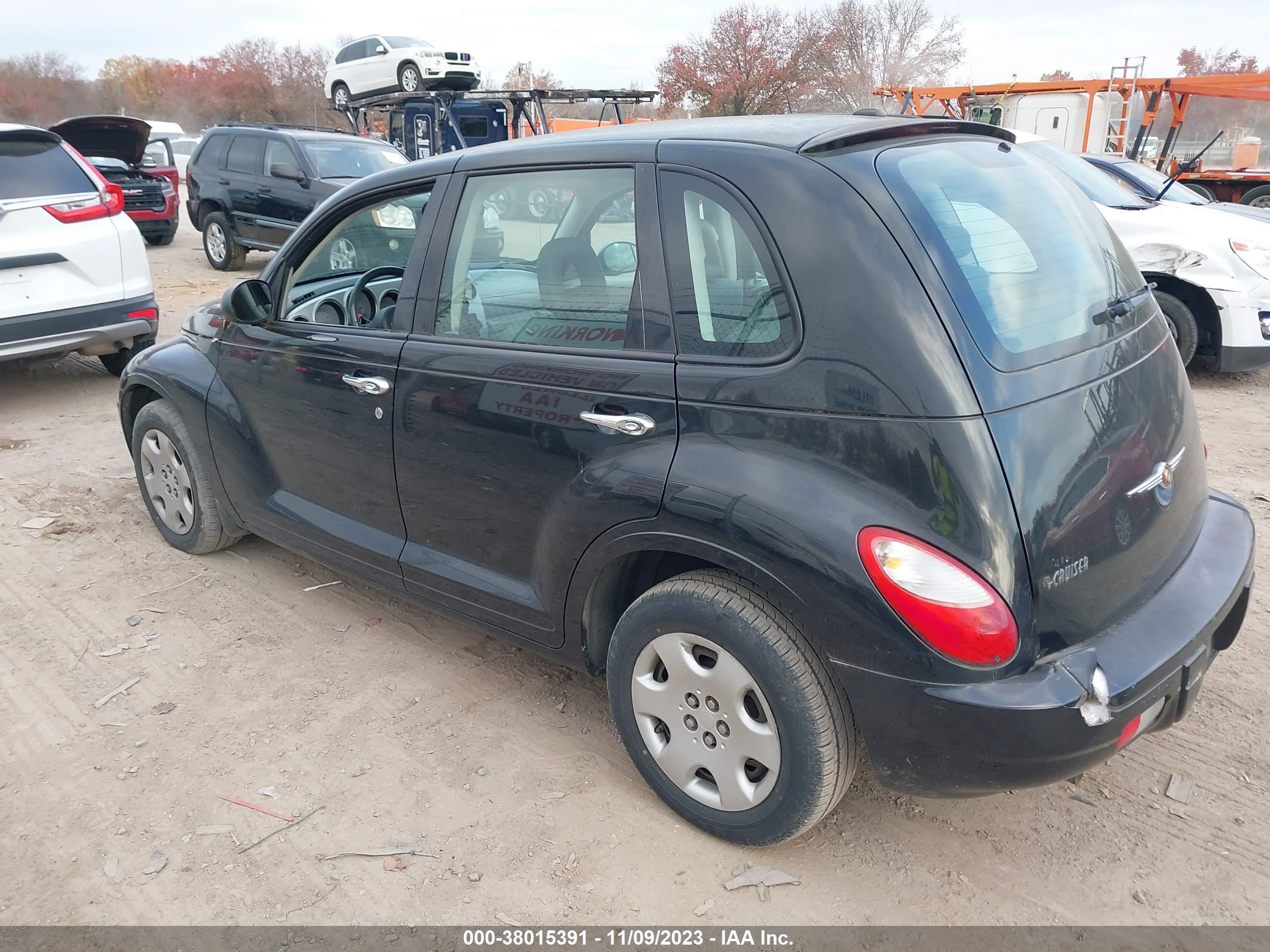 Photo 2 VIN: 3A8FY48B18T242755 - CHRYSLER PT CRUISER 