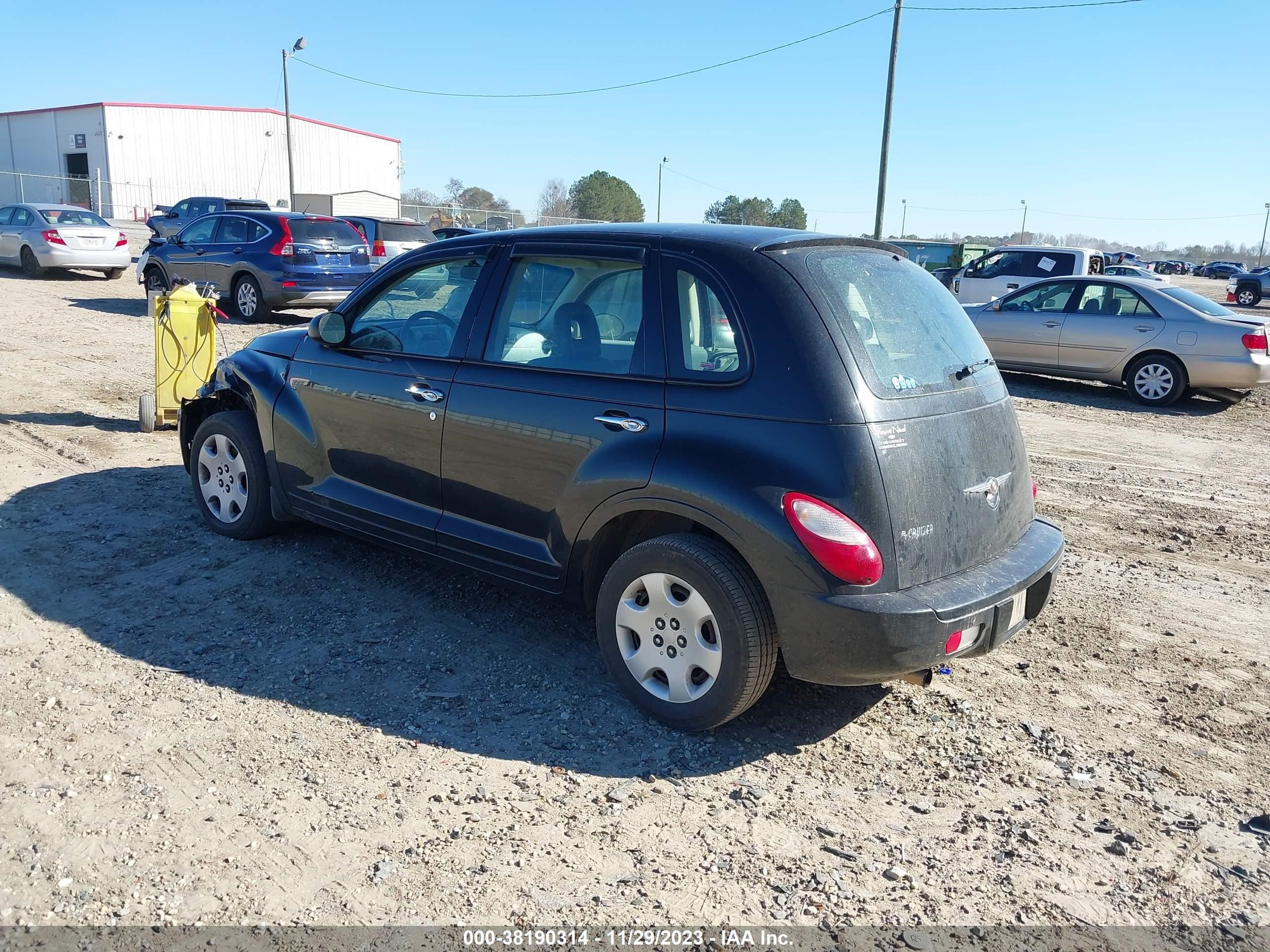 Photo 2 VIN: 3A8FY48B28T225429 - CHRYSLER PT CRUISER 