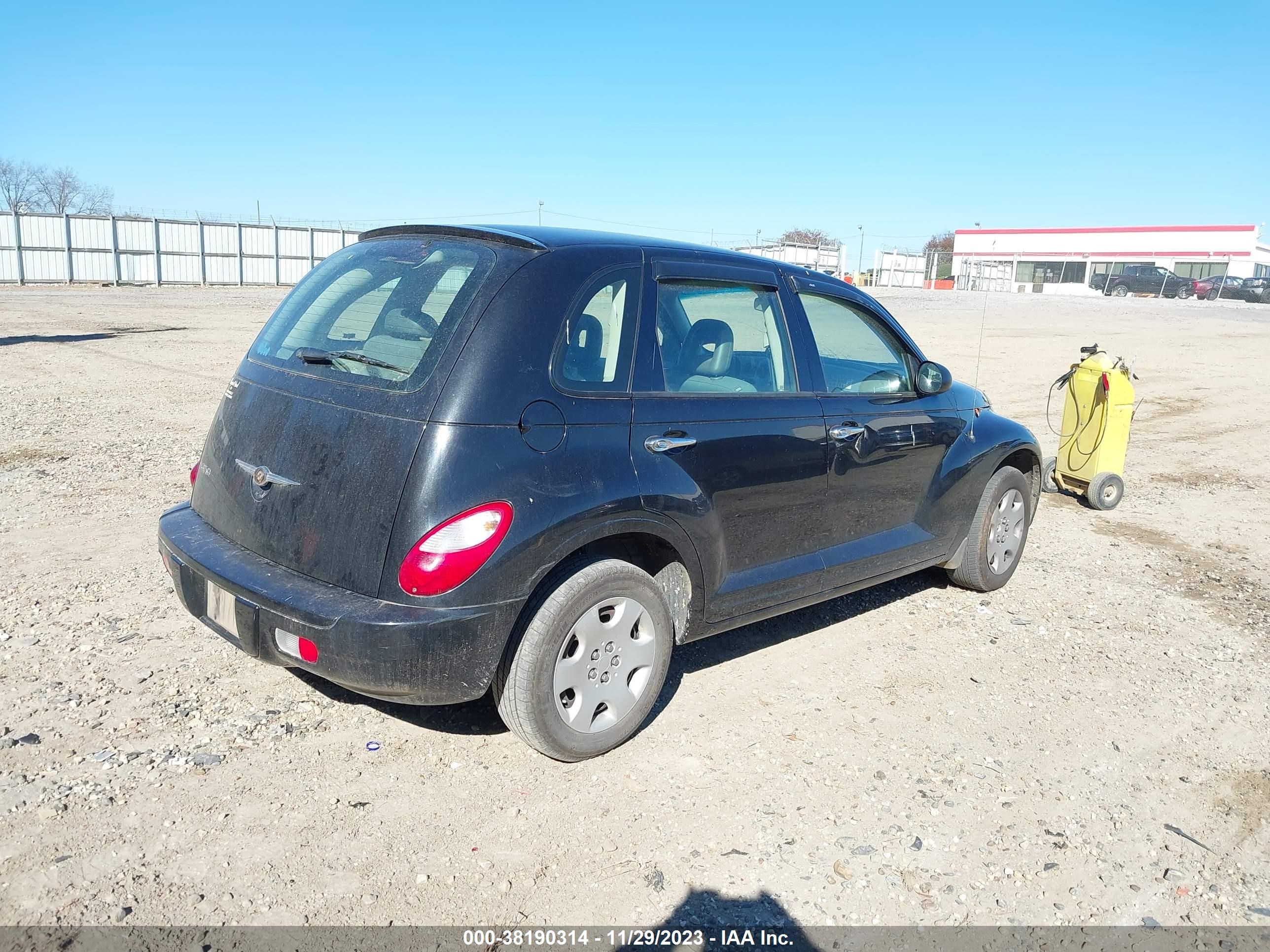 Photo 3 VIN: 3A8FY48B28T225429 - CHRYSLER PT CRUISER 