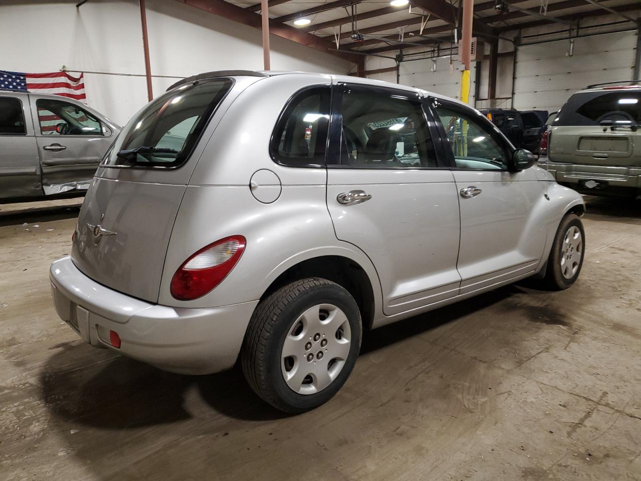 Photo 2 VIN: 3A8FY48B38T108703 - CHRYSLER PT CRUISER 