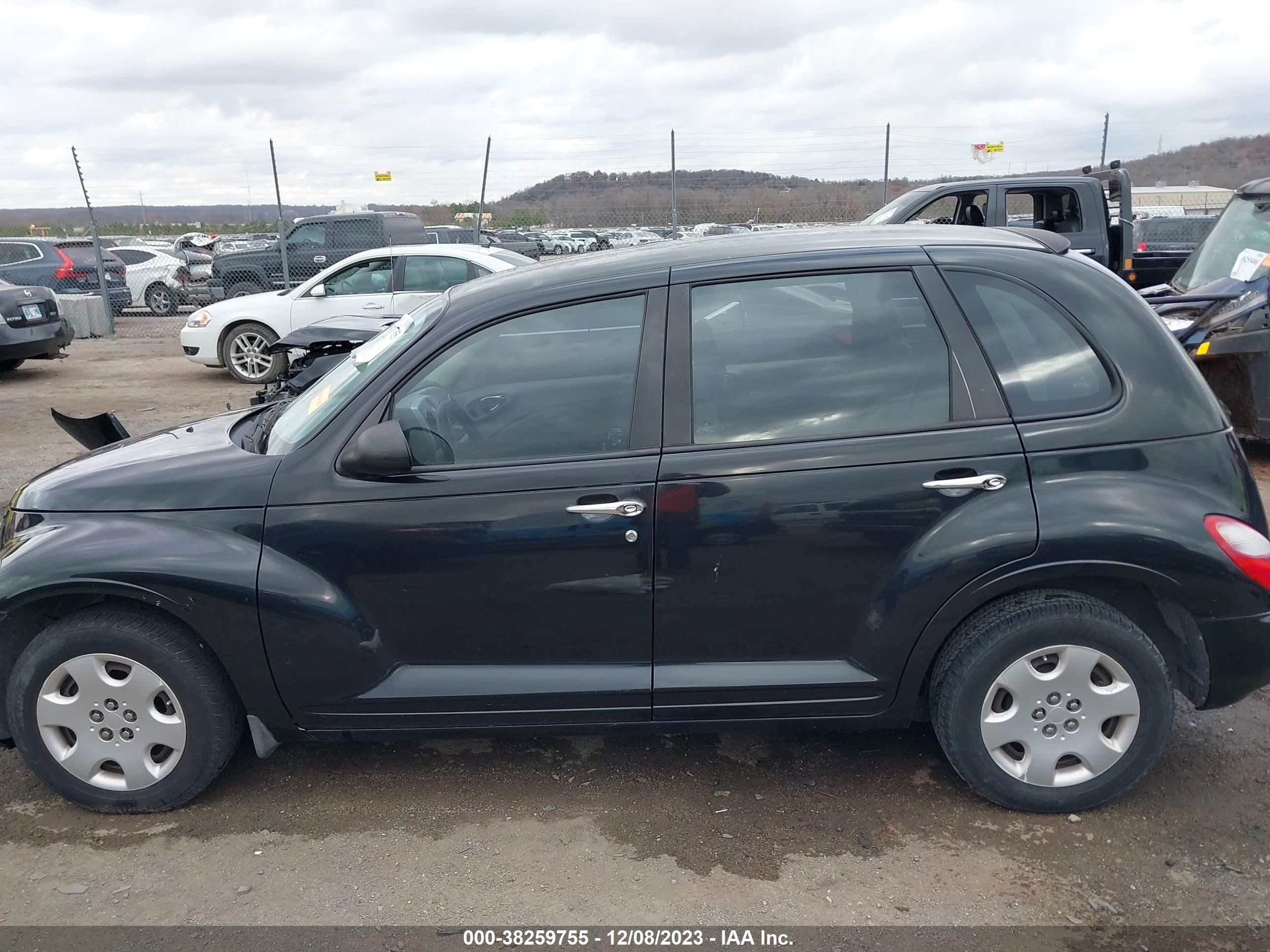 Photo 13 VIN: 3A8FY48B38T136808 - CHRYSLER PT CRUISER 