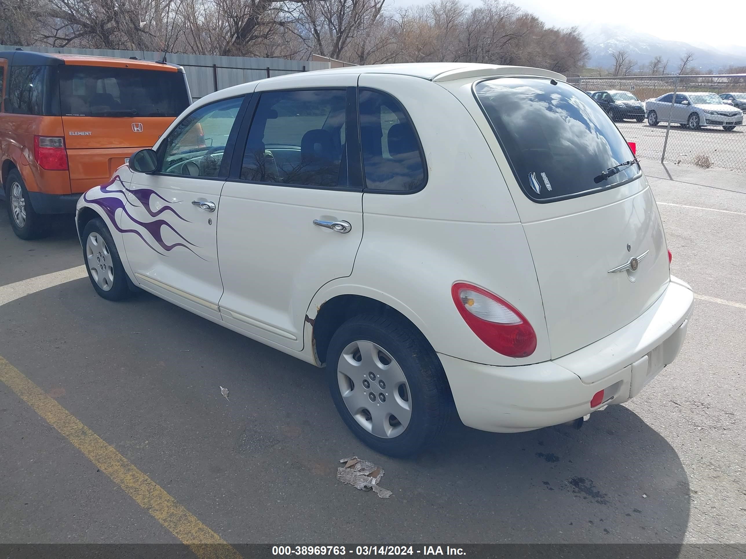 Photo 2 VIN: 3A8FY48B58T111005 - CHRYSLER PT CRUISER 