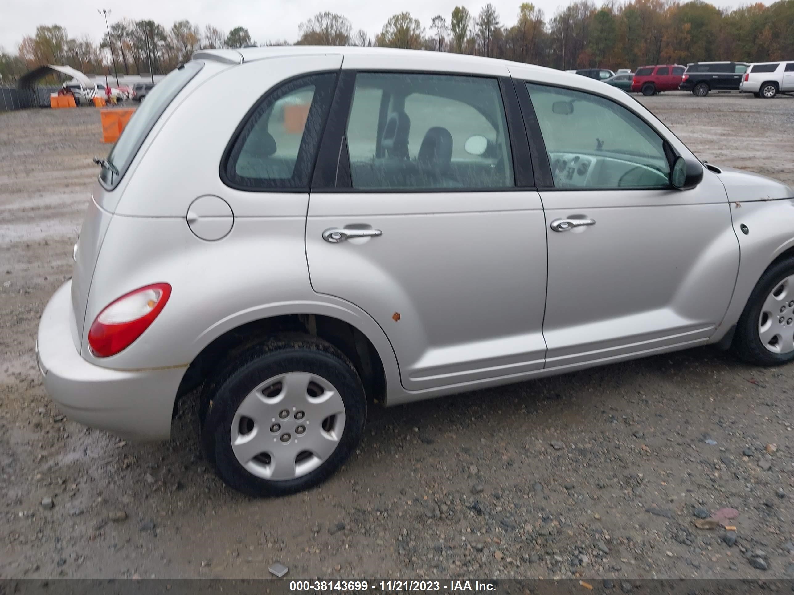 Photo 3 VIN: 3A8FY48BX8T112702 - CHRYSLER PT CRUISER 