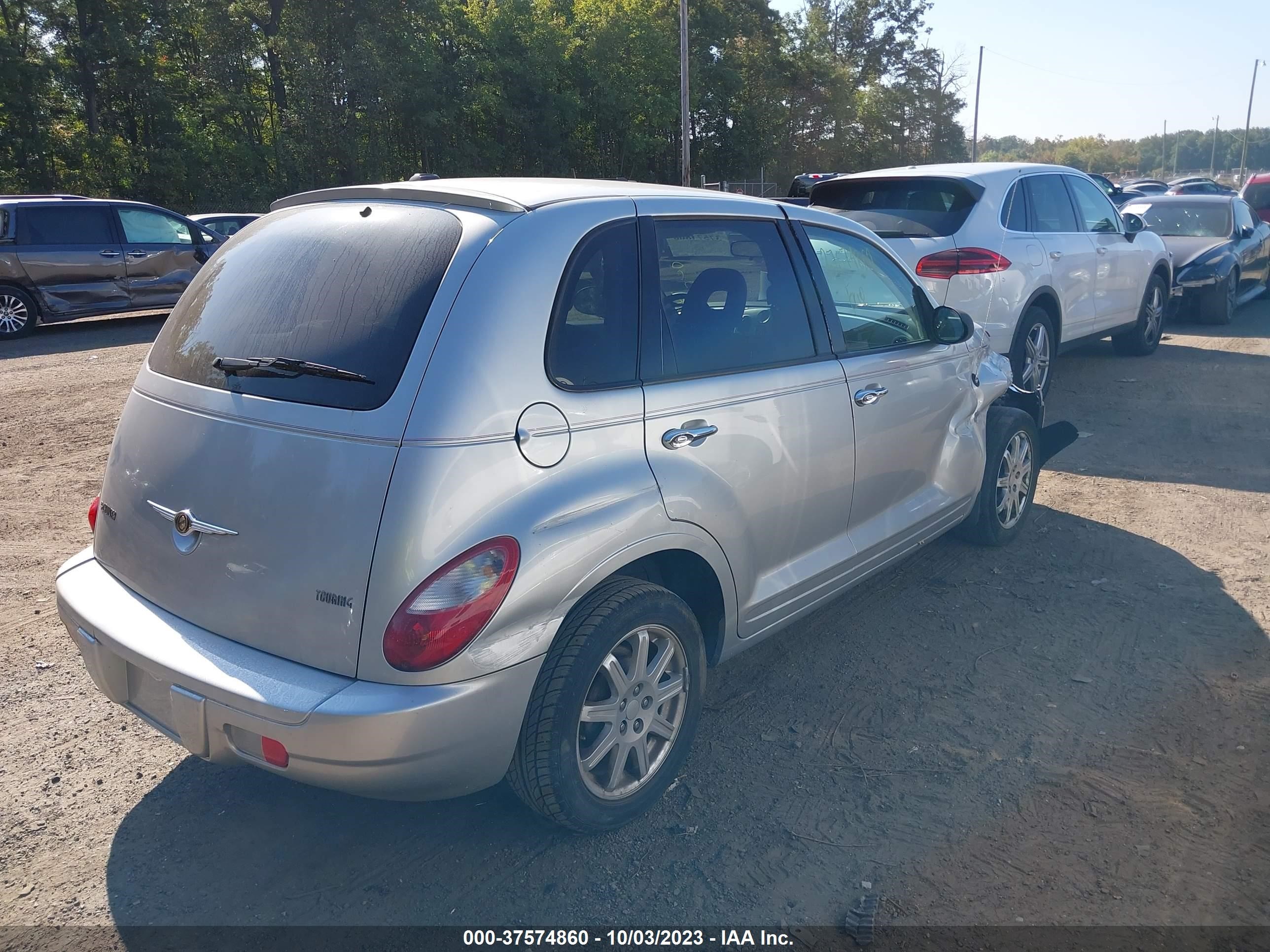 Photo 3 VIN: 3A8FY589X9T559356 - CHRYSLER PT CRUISER 