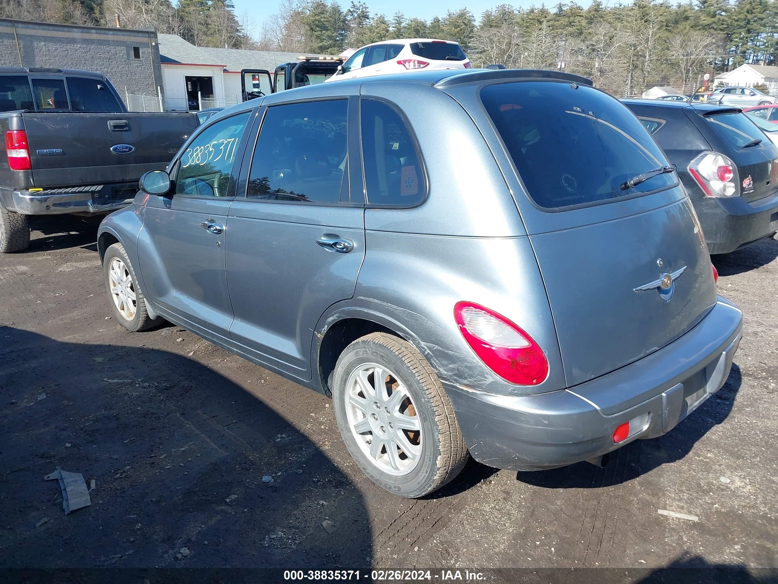 Photo 2 VIN: 3A8FY58B28T107807 - CHRYSLER PT CRUISER 