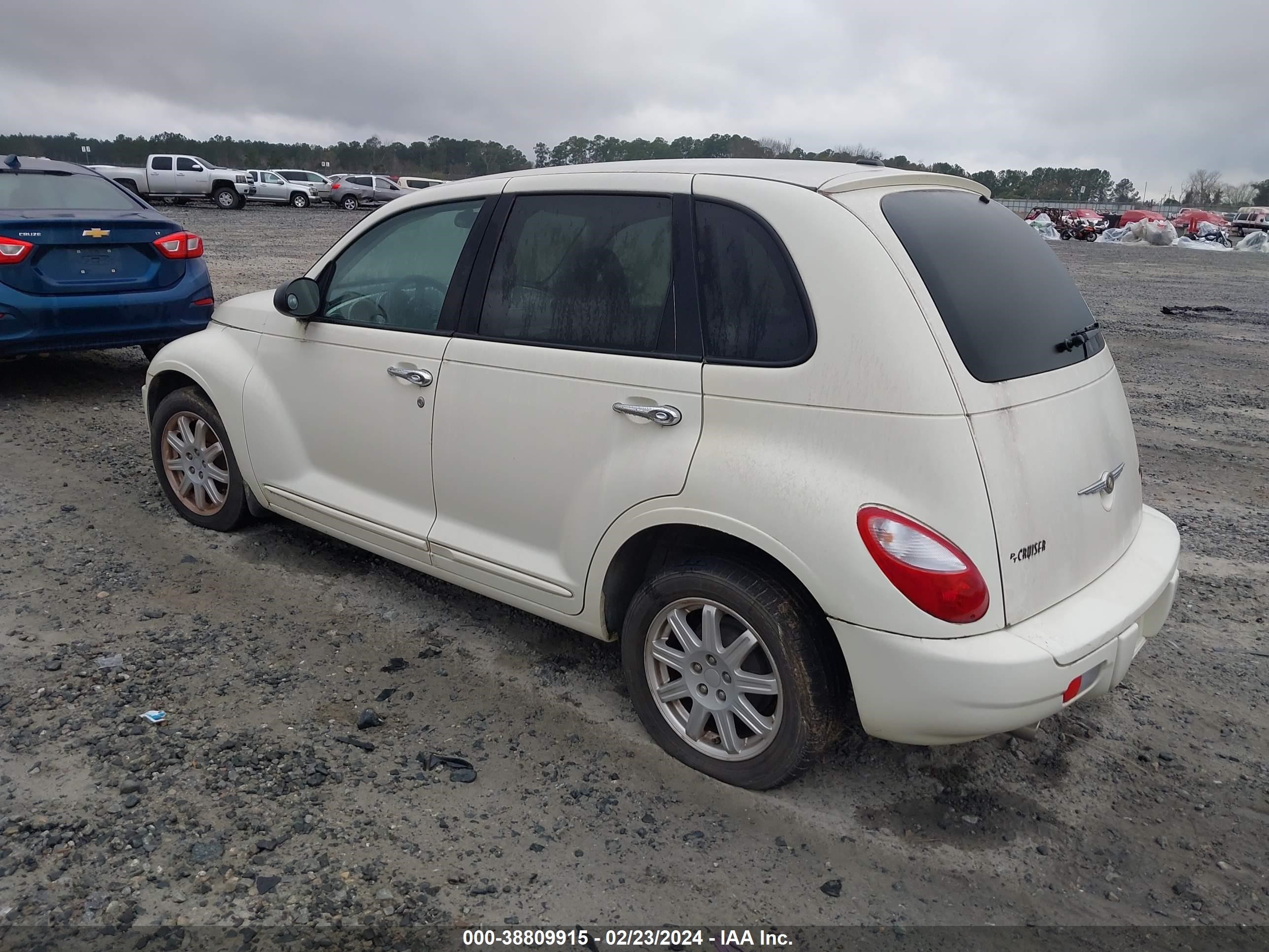 Photo 2 VIN: 3A8FY58B38T151377 - CHRYSLER PT CRUISER 