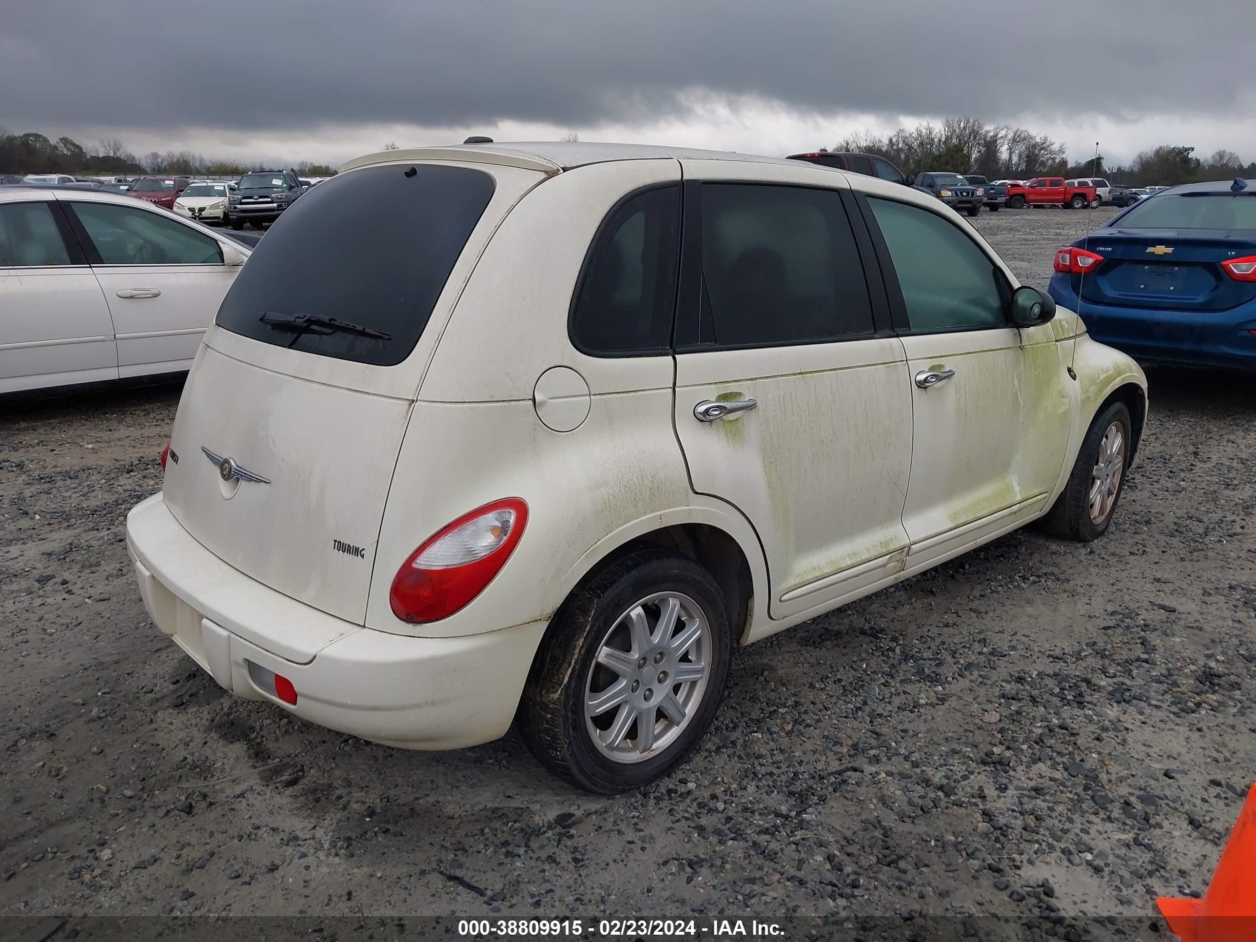 Photo 3 VIN: 3A8FY58B38T151377 - CHRYSLER PT CRUISER 