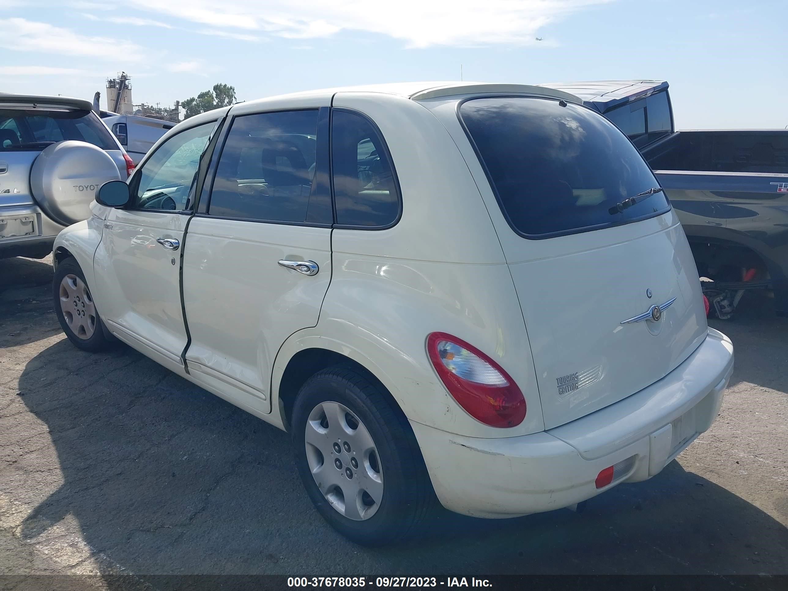 Photo 2 VIN: 3A8FY58B56T256855 - CHRYSLER PT CRUISER 