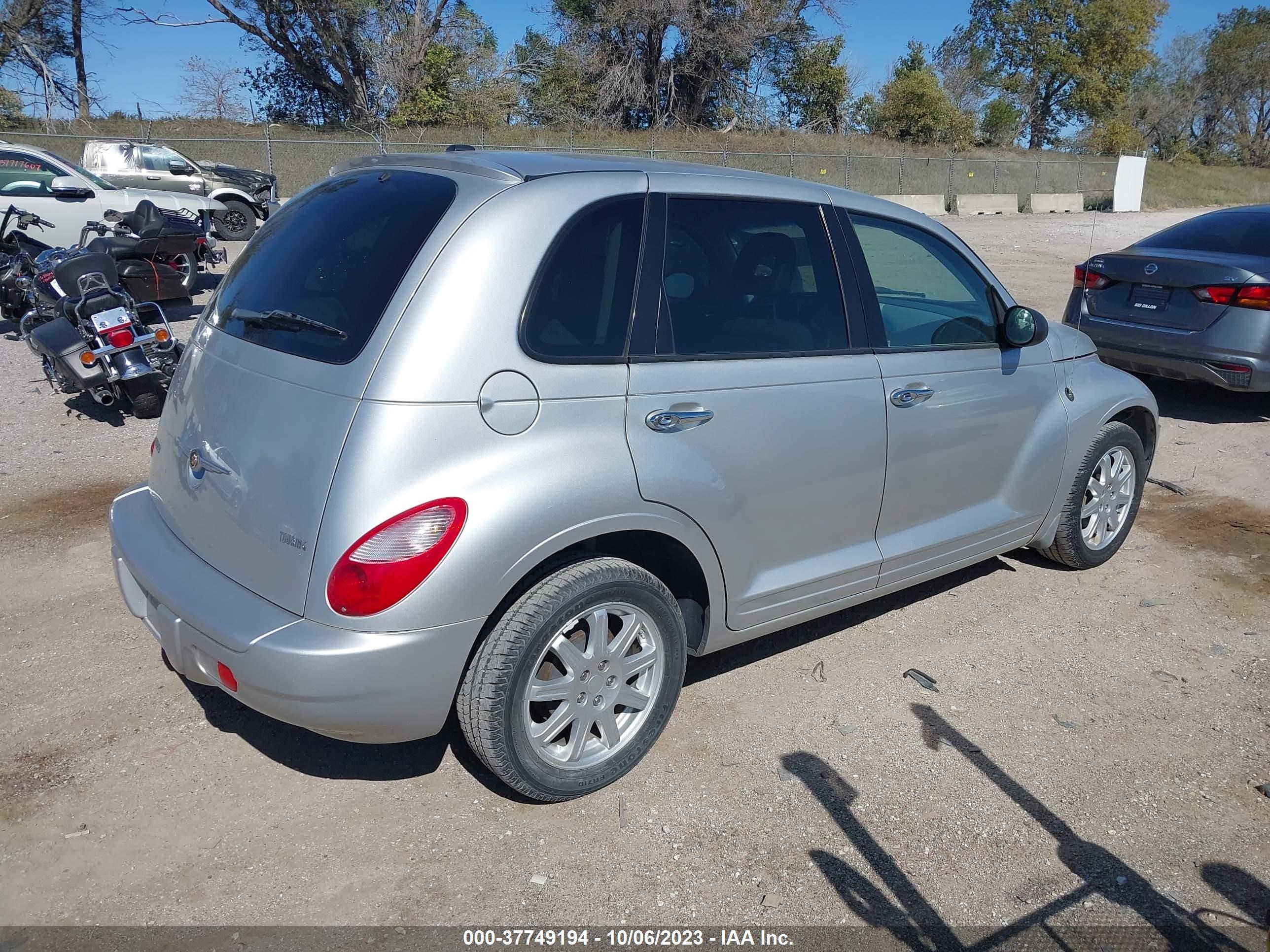 Photo 3 VIN: 3A8FY58B78T149230 - CHRYSLER PT CRUISER 