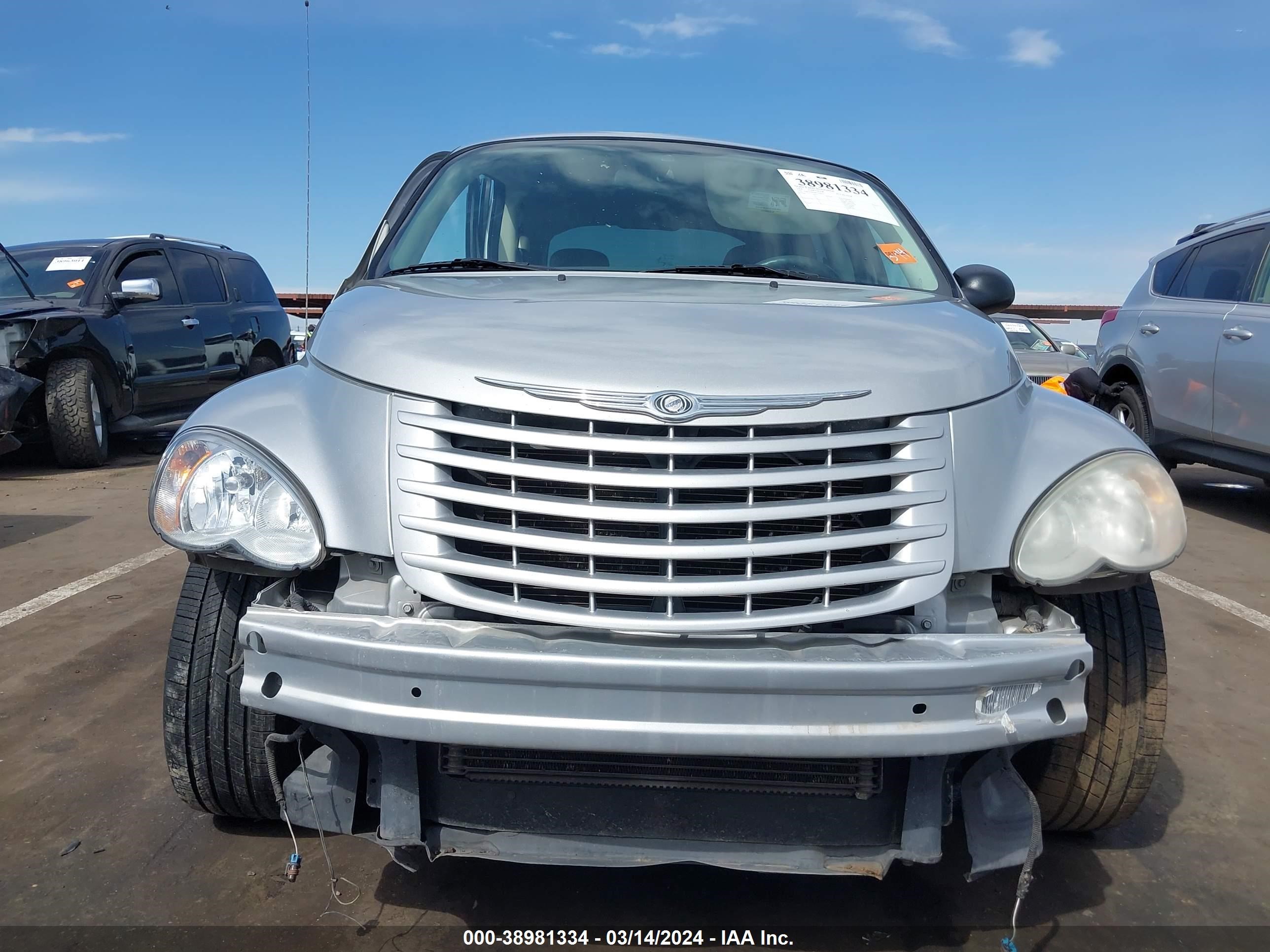 Photo 11 VIN: 3A8FY58B98T105035 - CHRYSLER PT CRUISER 