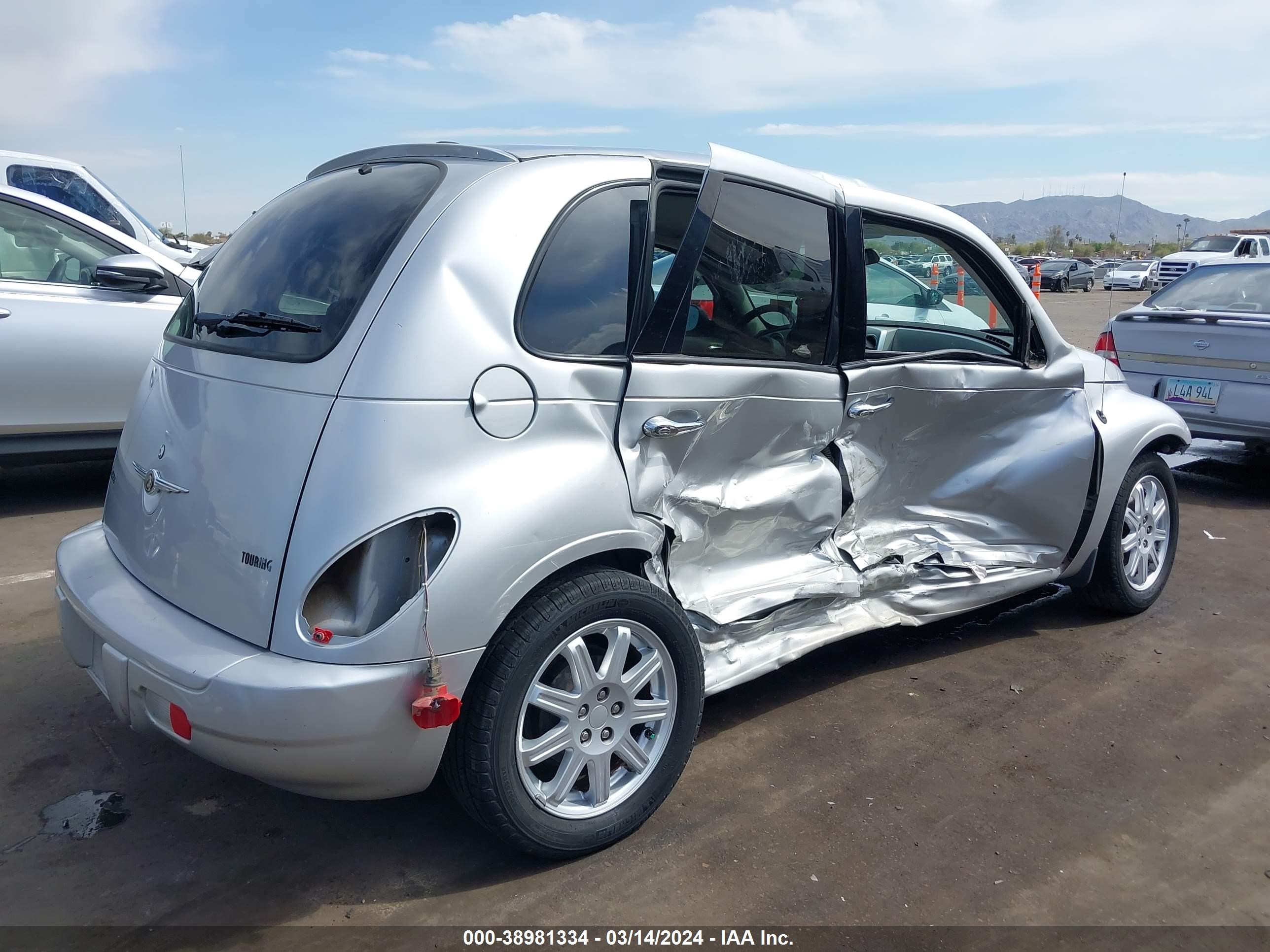 Photo 5 VIN: 3A8FY58B98T105035 - CHRYSLER PT CRUISER 