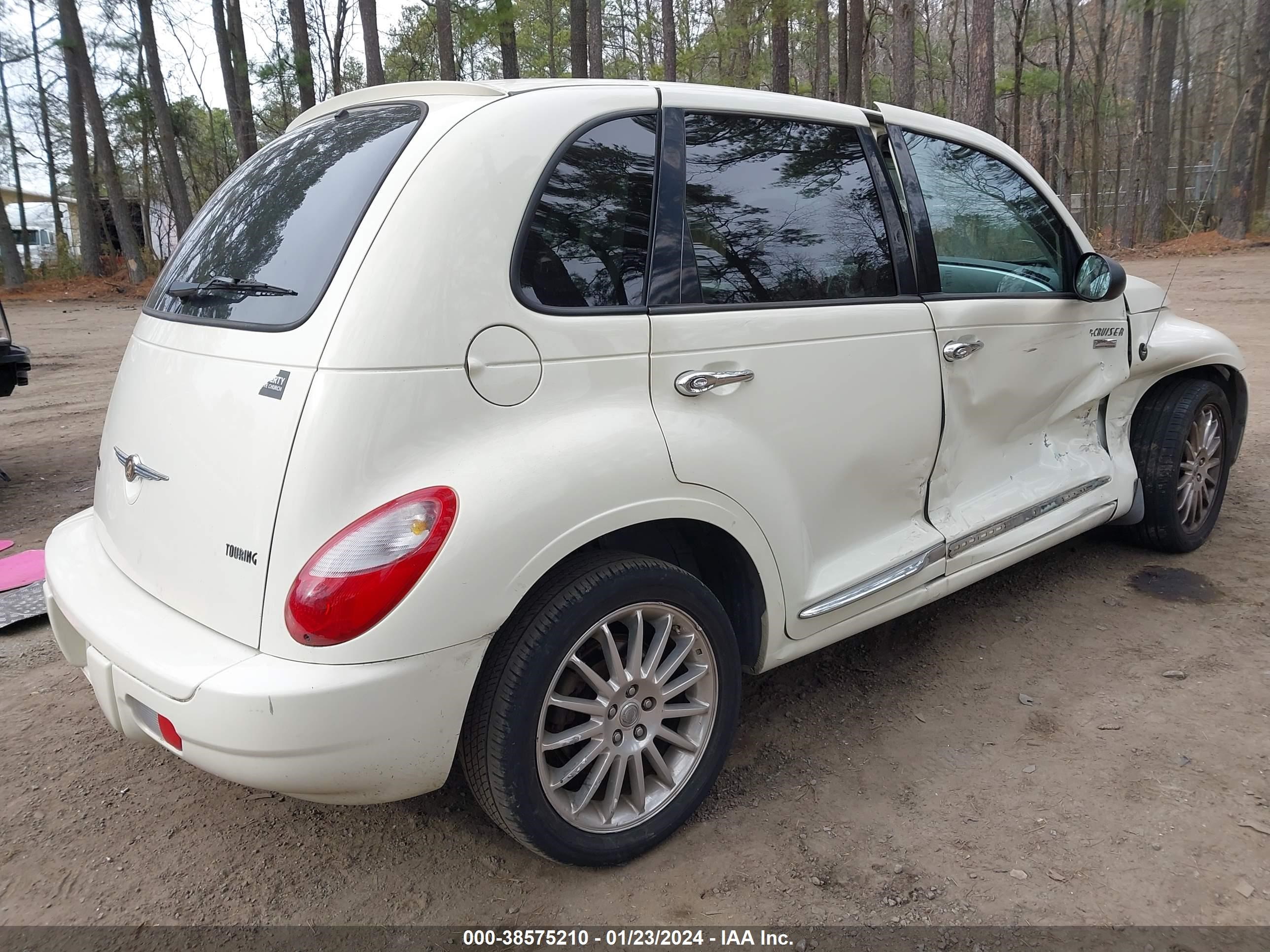 Photo 3 VIN: 3A8FY58B98T126418 - CHRYSLER PT CRUISER 