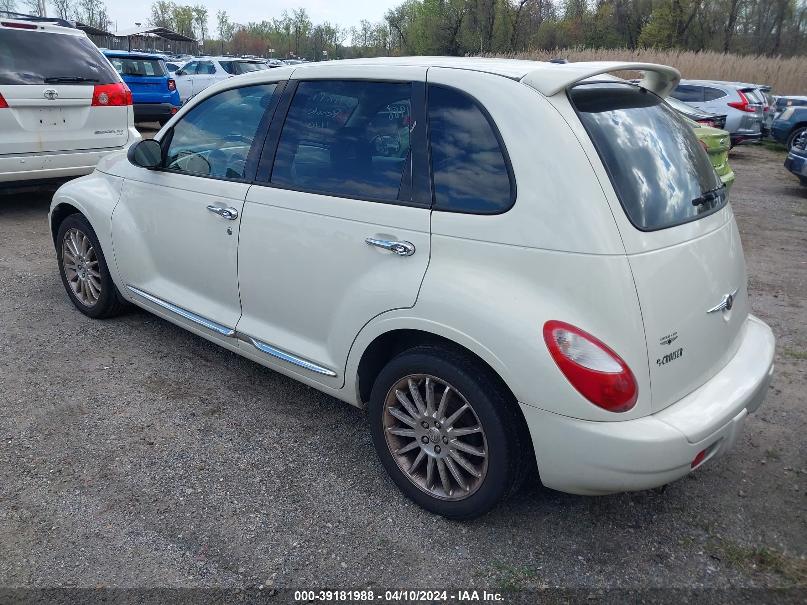 Photo 2 VIN: 3A8FY68838T132189 - CHRYSLER PT CRUISER 