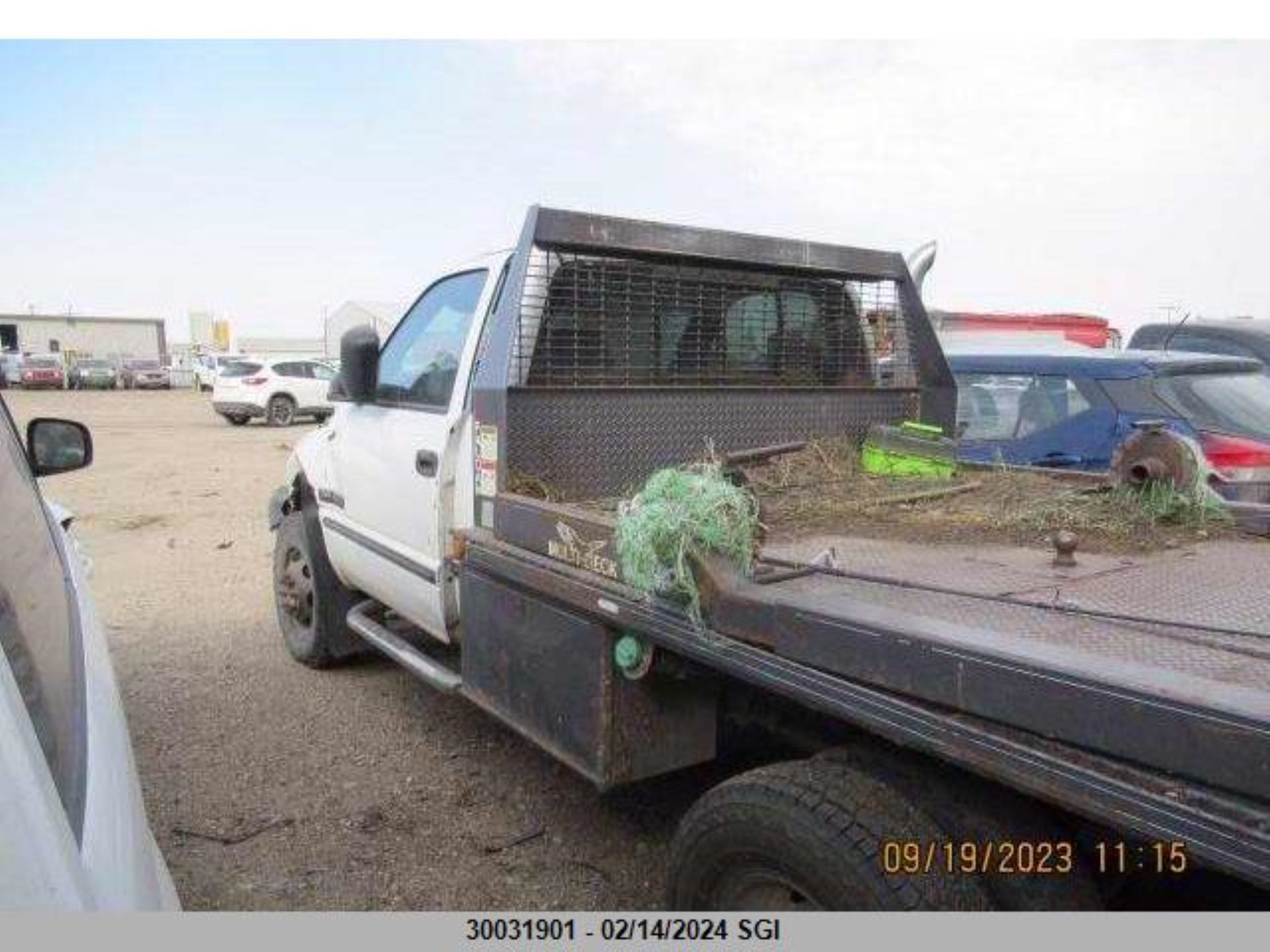 Photo 2 VIN: 3B6MF36791M570121 - DODGE RAM 