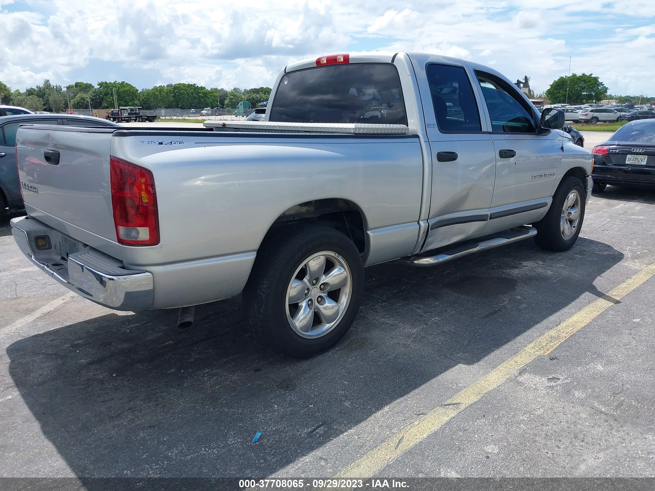 Photo 3 VIN: 3B7HA18N22G101772 - DODGE RAM 