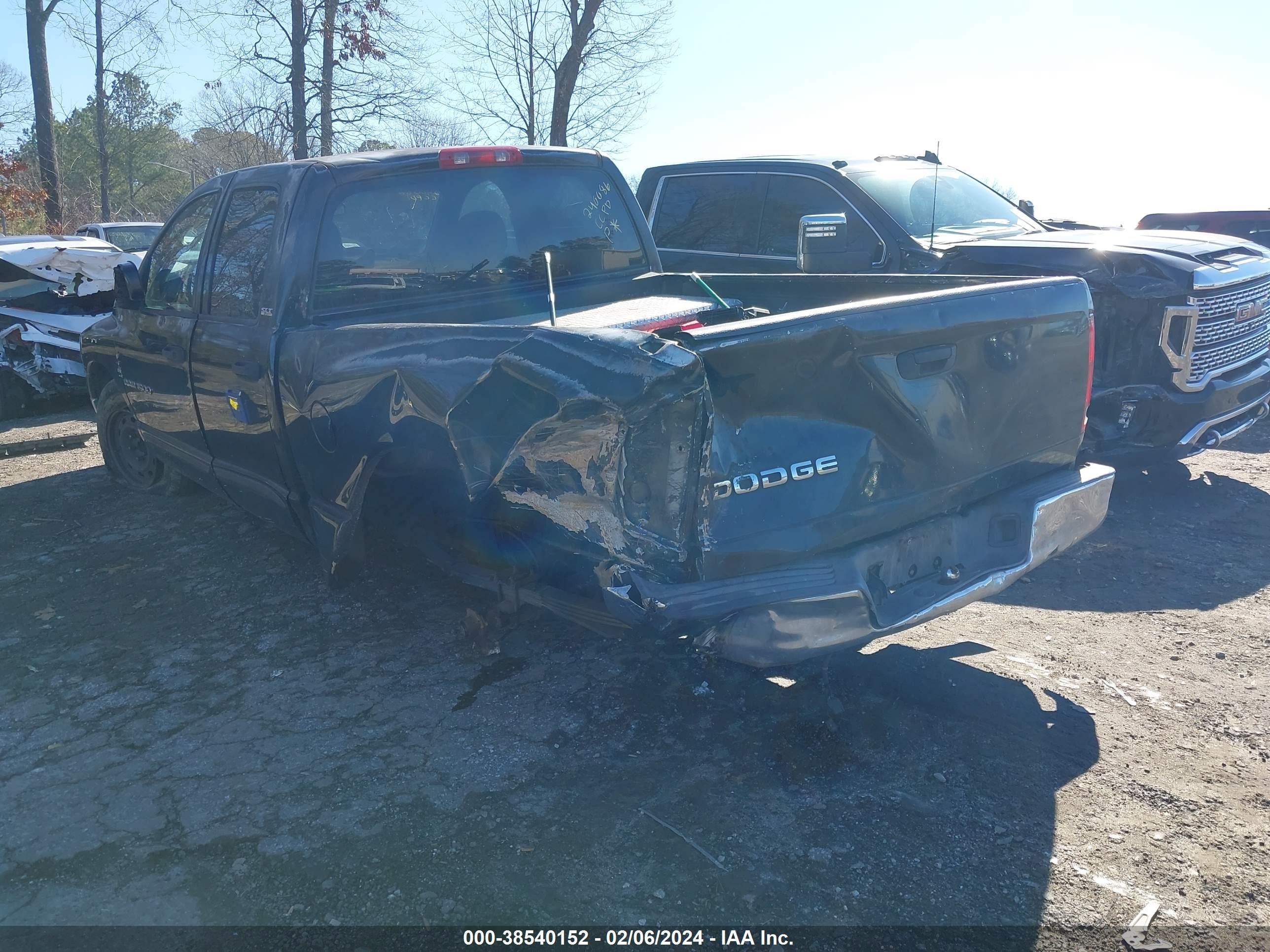 Photo 2 VIN: 3B7HA18N22G102324 - DODGE RAM 