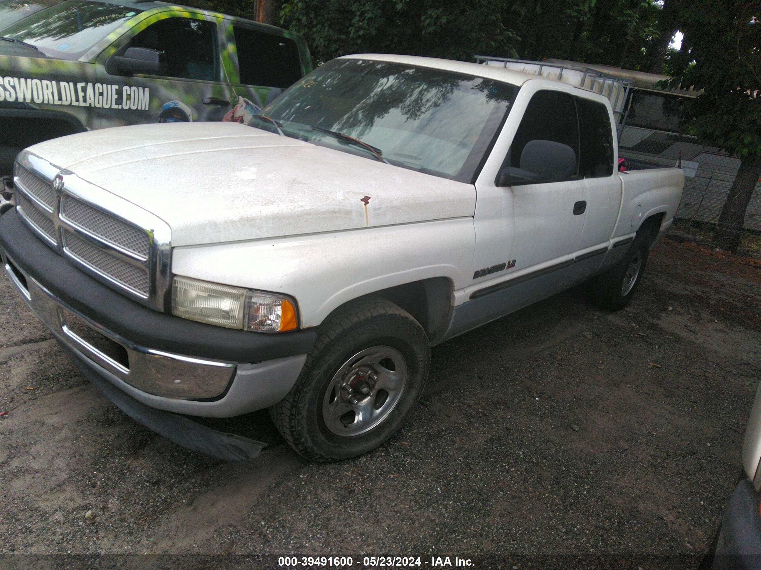 Photo 1 VIN: 3B7HC12Y6XG220395 - DODGE RAM 