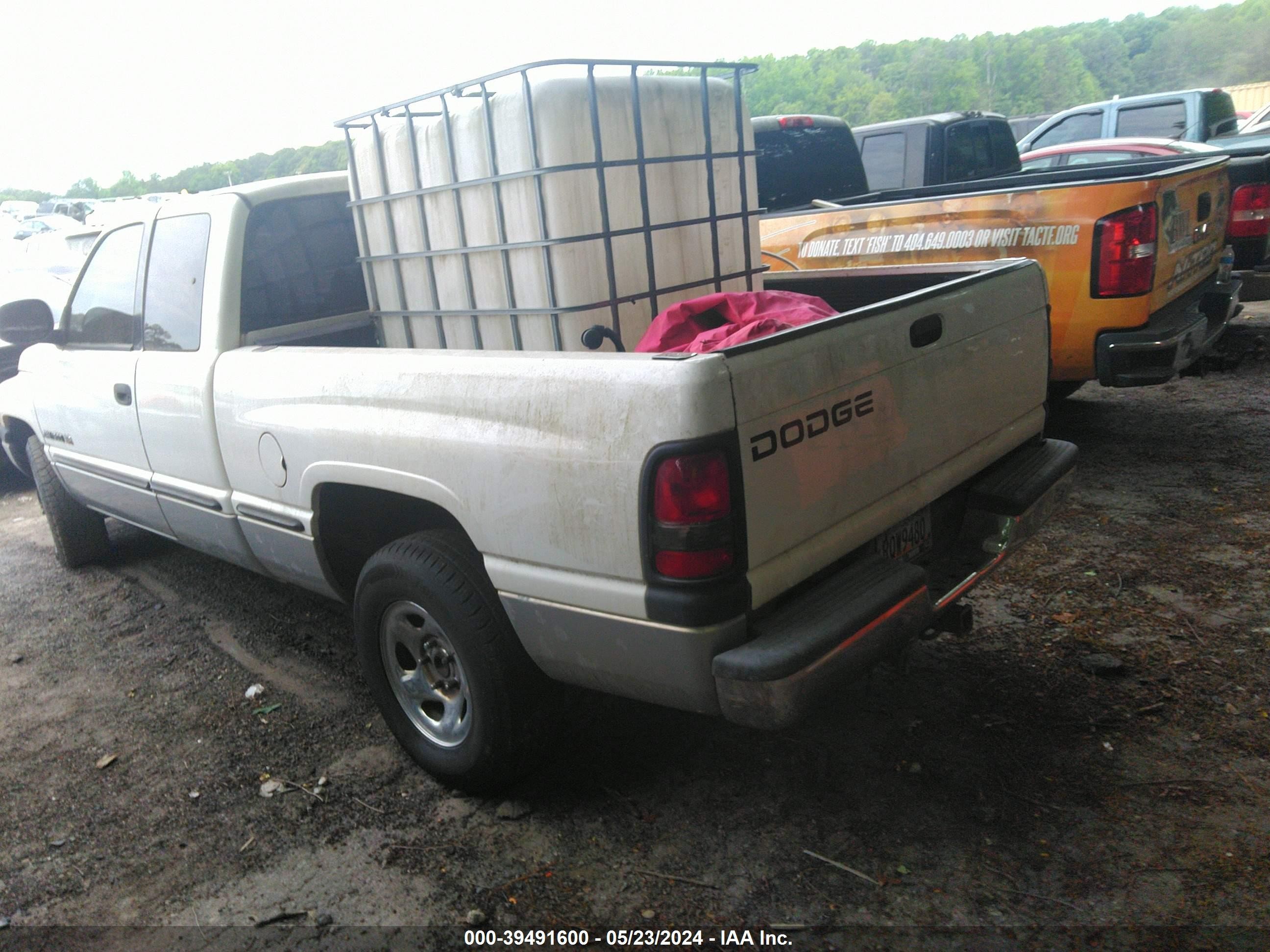 Photo 2 VIN: 3B7HC12Y6XG220395 - DODGE RAM 