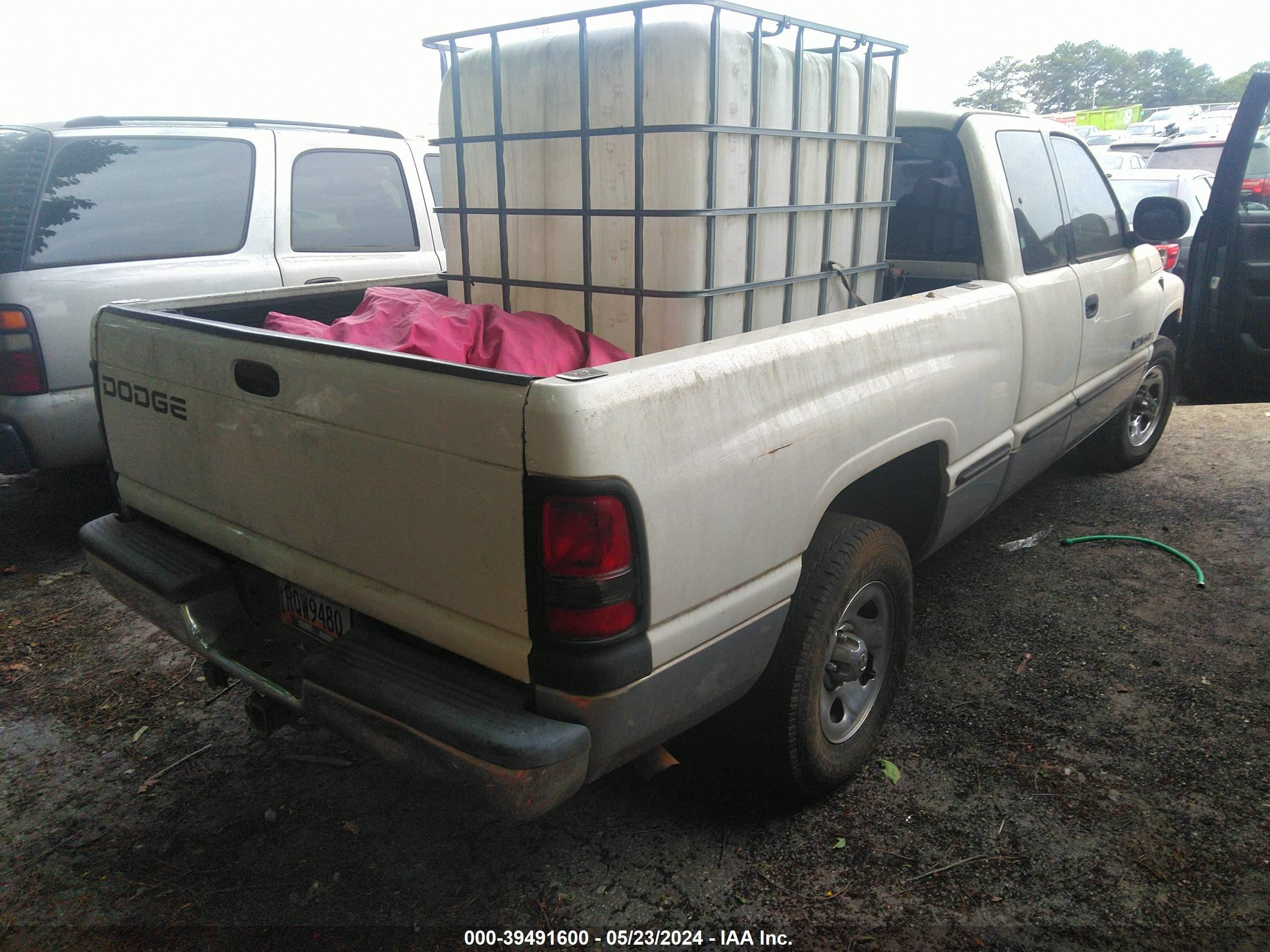 Photo 3 VIN: 3B7HC12Y6XG220395 - DODGE RAM 