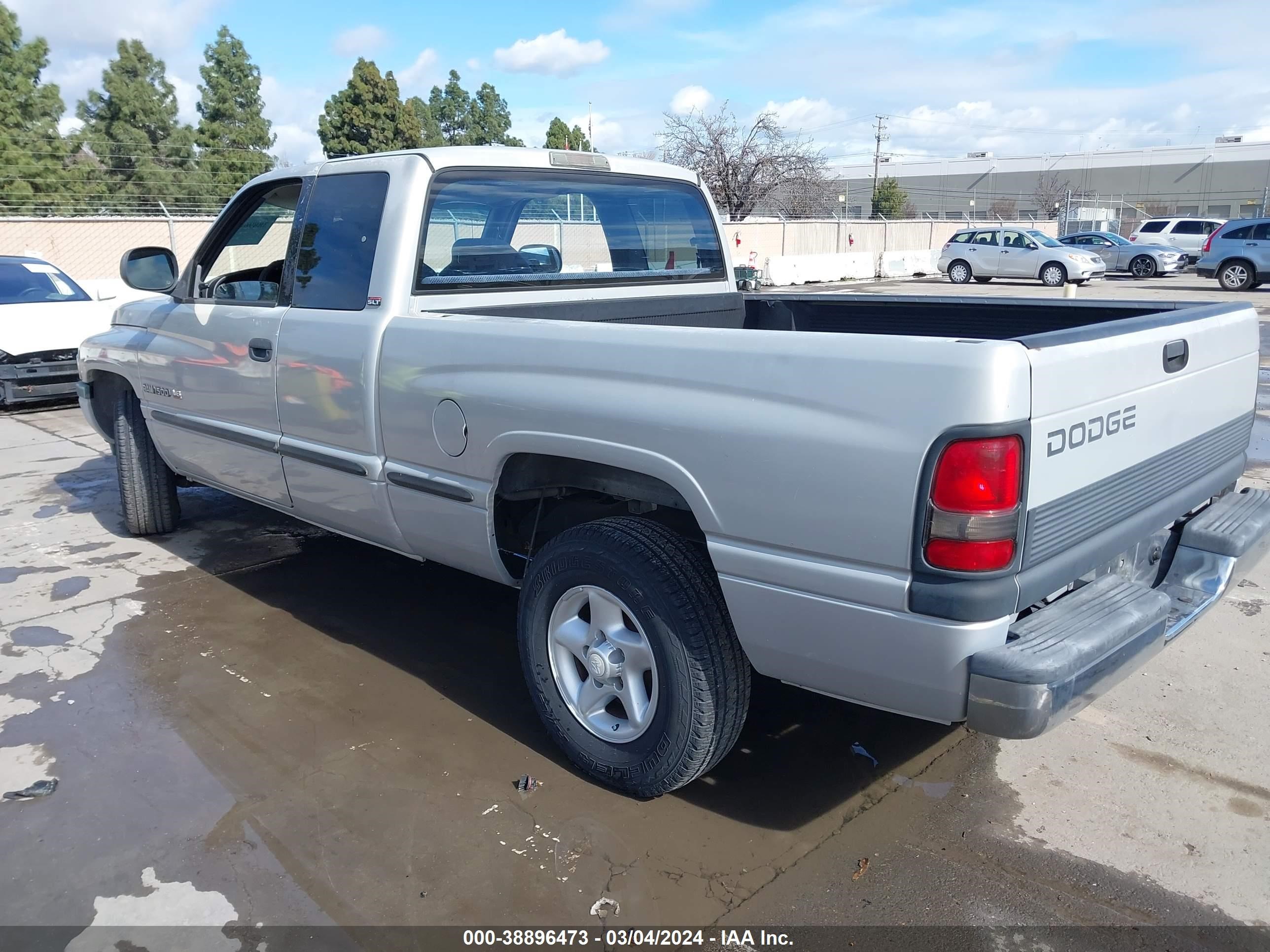 Photo 2 VIN: 3B7HC12Y7XG127160 - DODGE RAM 