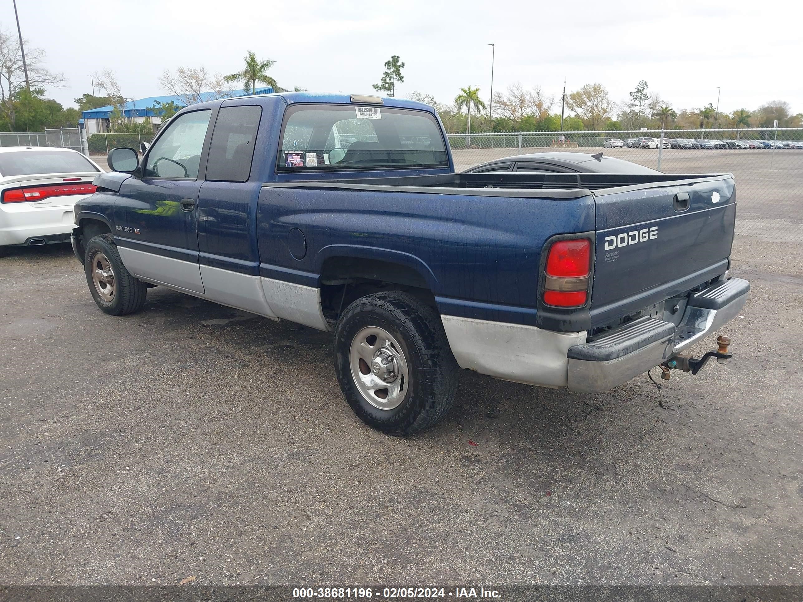 Photo 2 VIN: 3B7HC12Z1YG152517 - DODGE RAM 