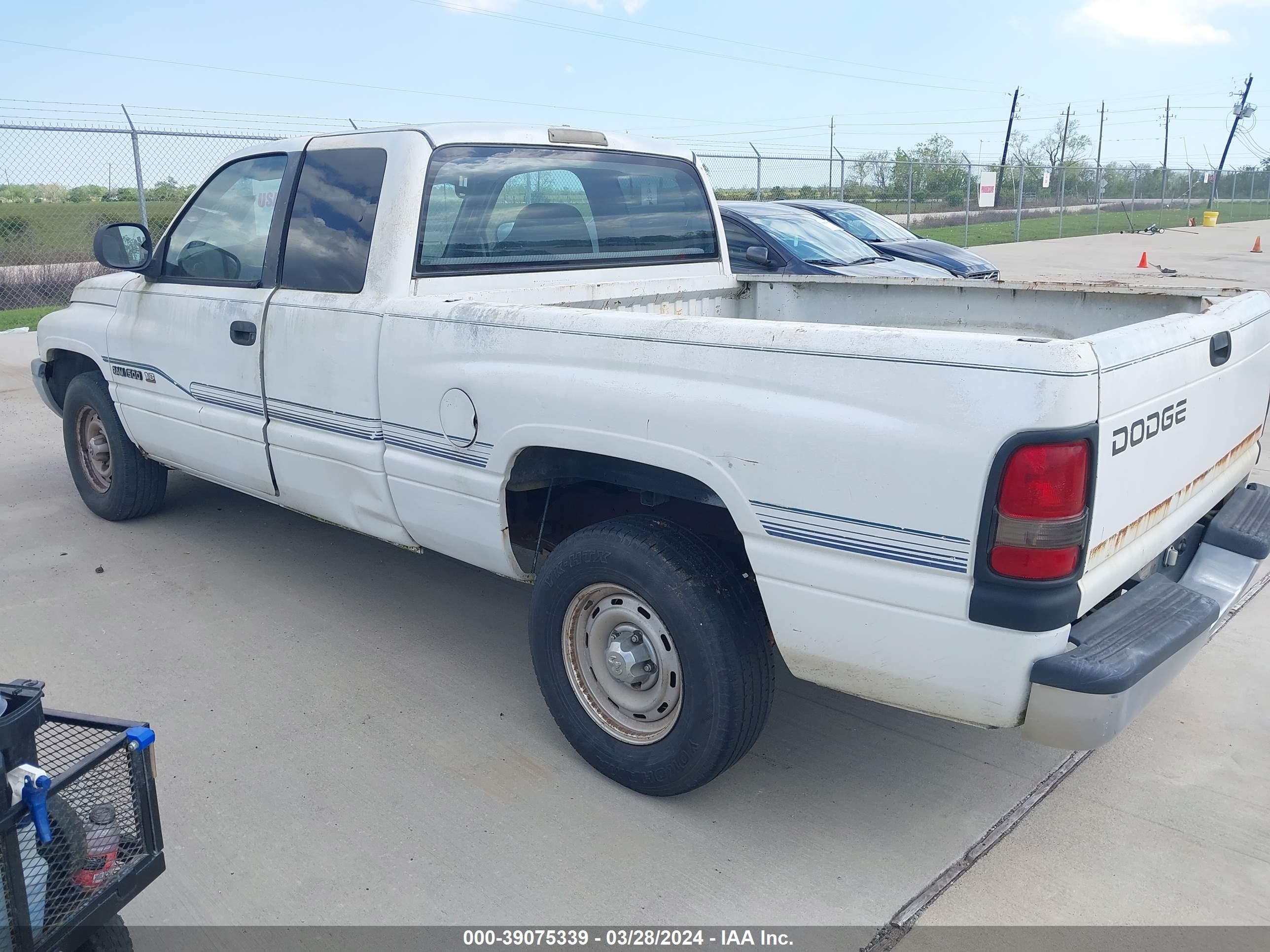 Photo 2 VIN: 3B7HC12Z2WG202869 - DODGE RAM 