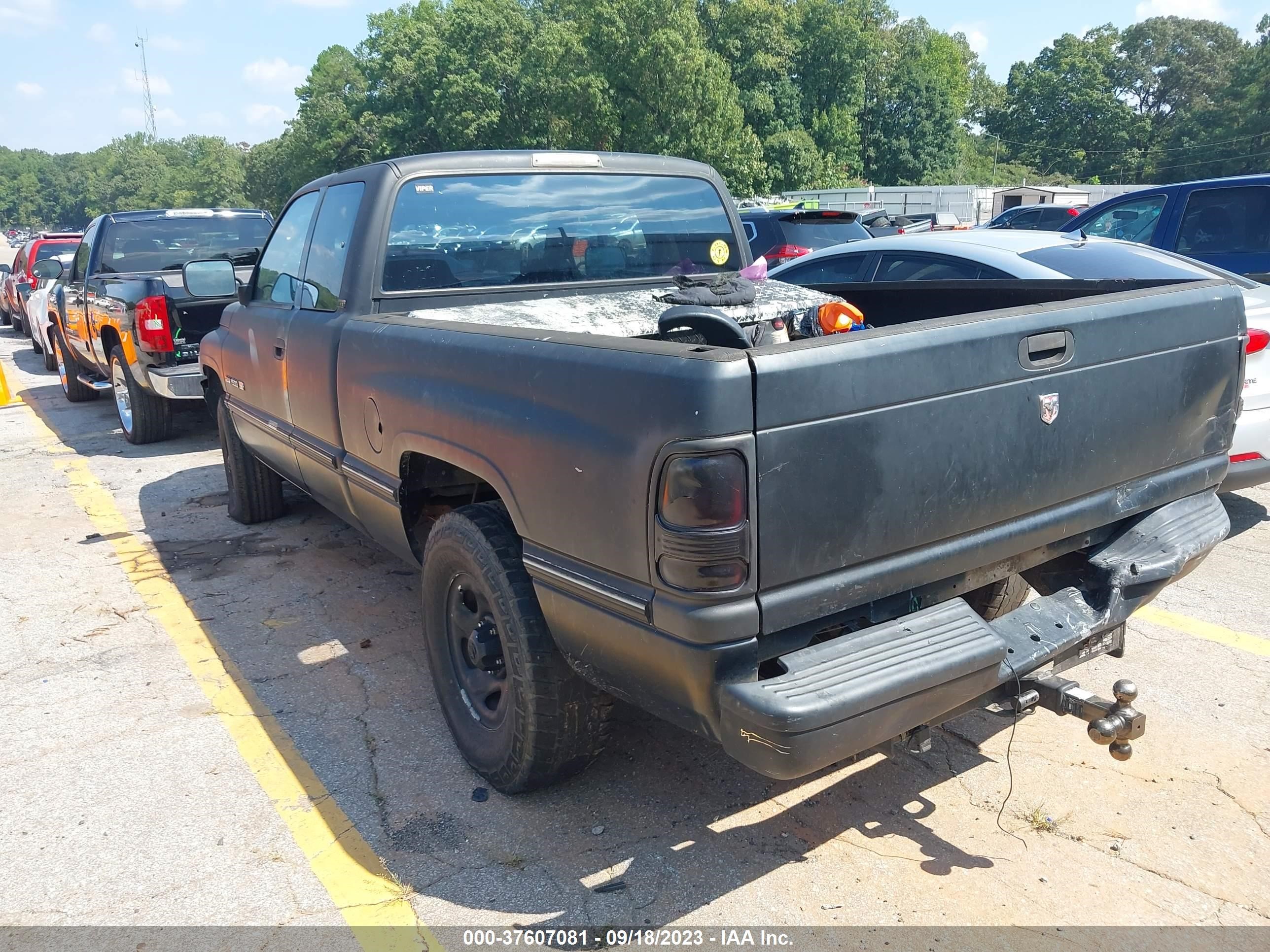 Photo 2 VIN: 3B7HC13Y0TM156056 - DODGE RAM 