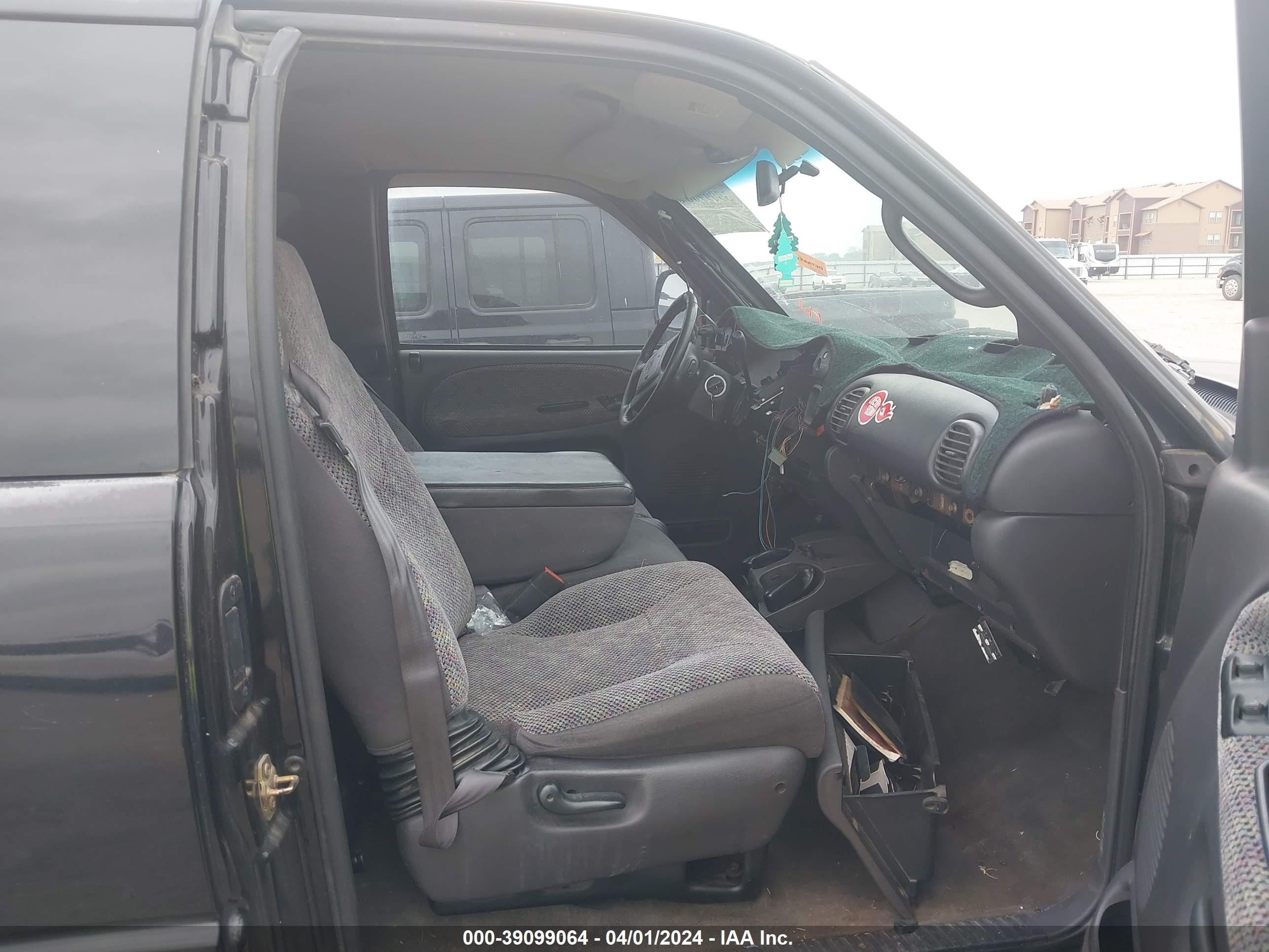 Photo 4 VIN: 3B7HC13Y11G763711 - DODGE RAM 