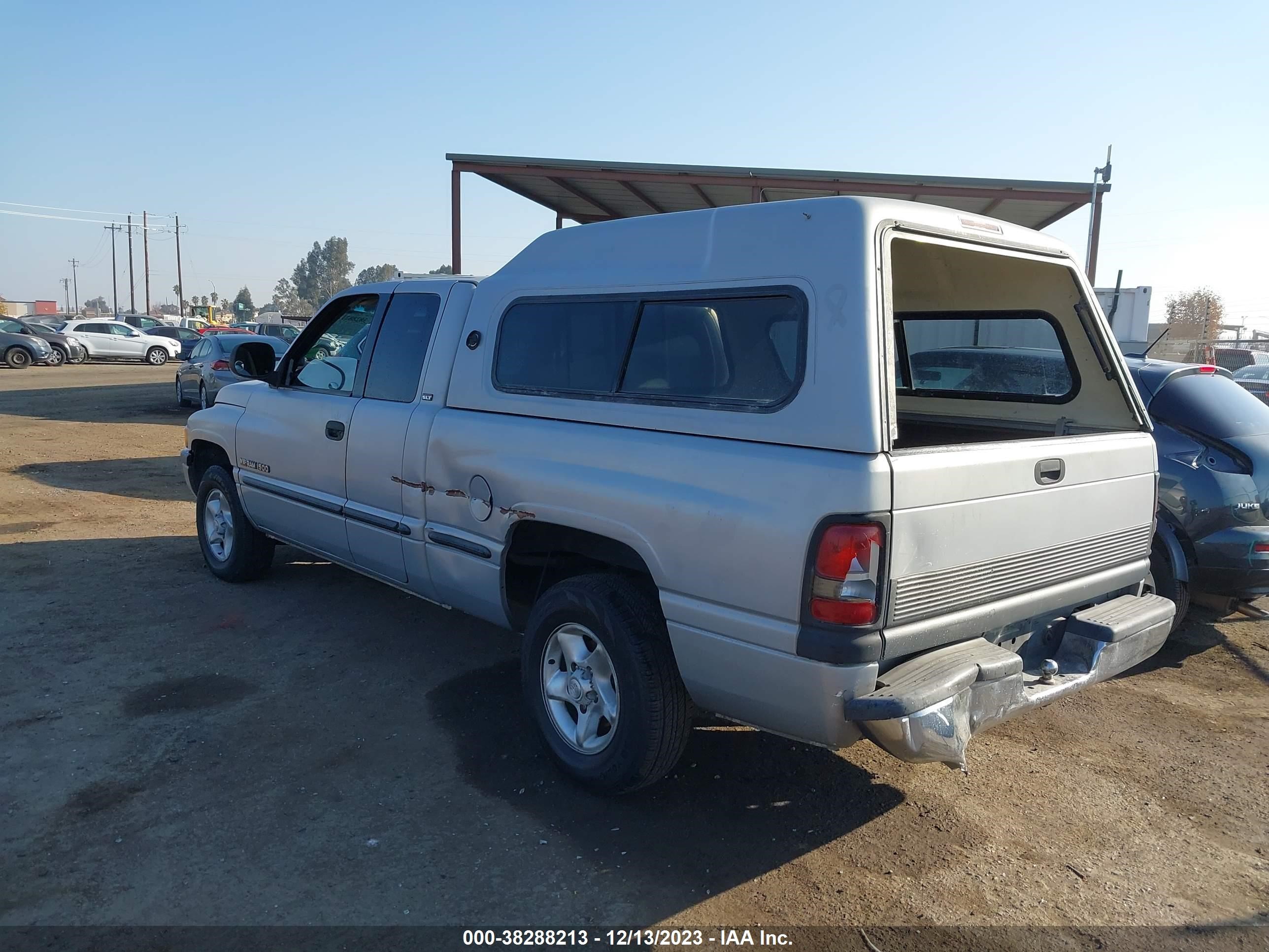 Photo 2 VIN: 3B7HC13Y1VG718631 - DODGE RAM 