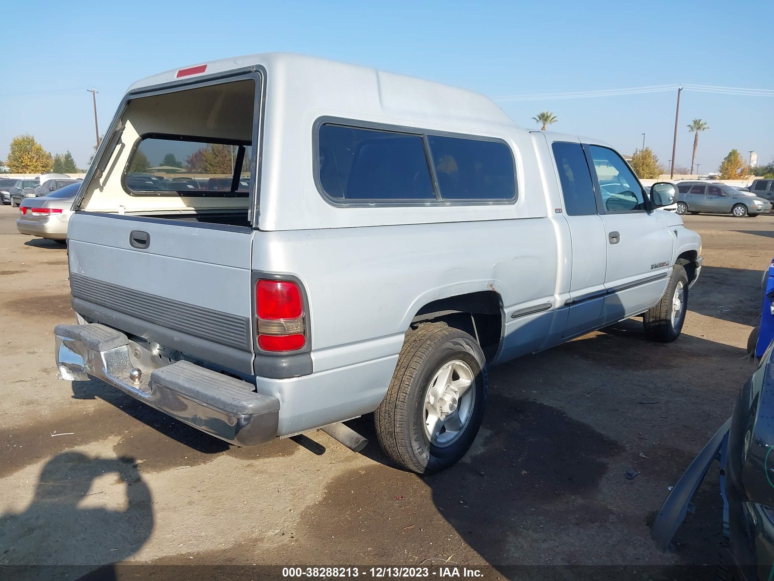 Photo 3 VIN: 3B7HC13Y1VG718631 - DODGE RAM 