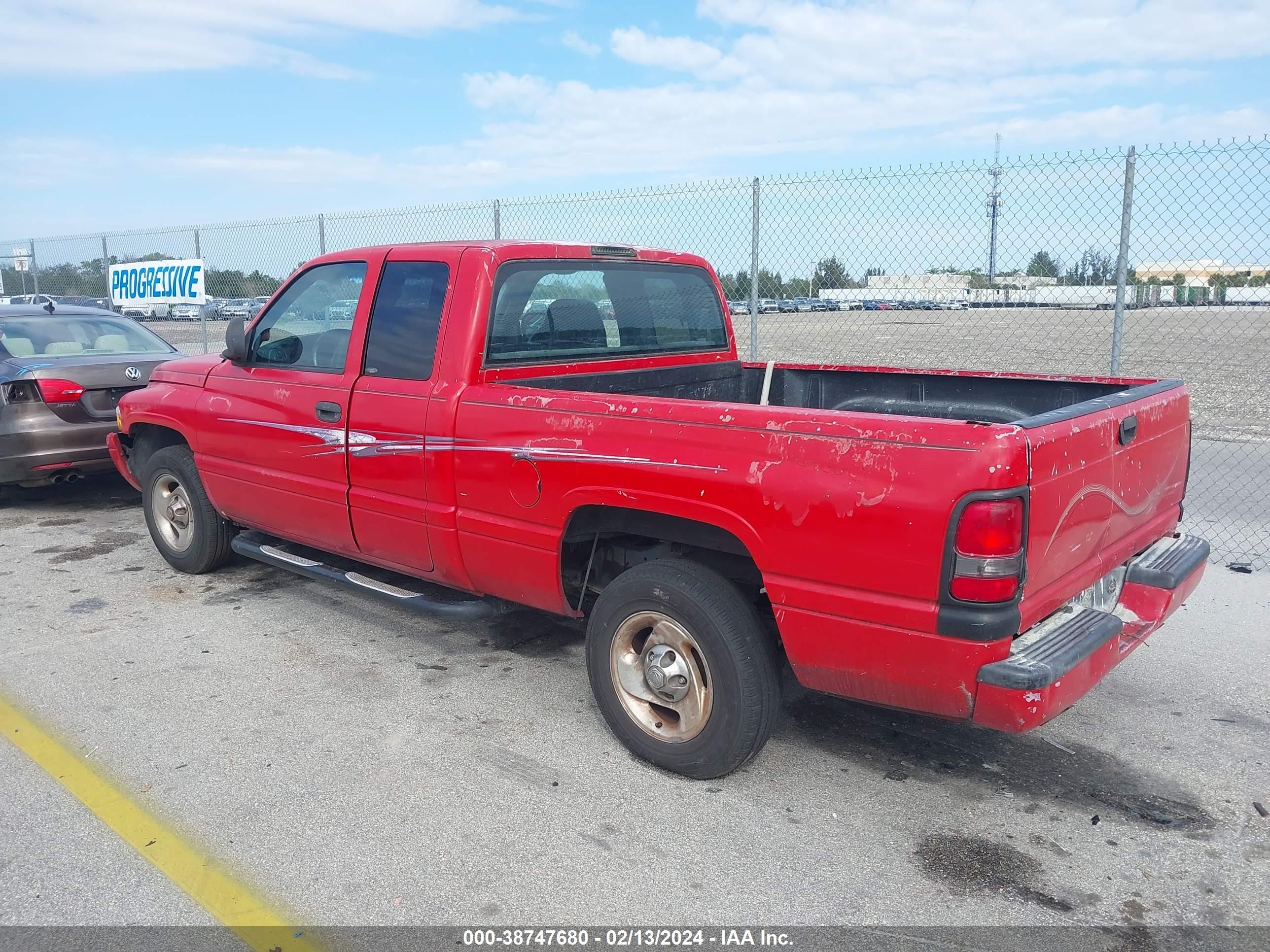 Photo 2 VIN: 3B7HC13Y1XG186459 - DODGE RAM 