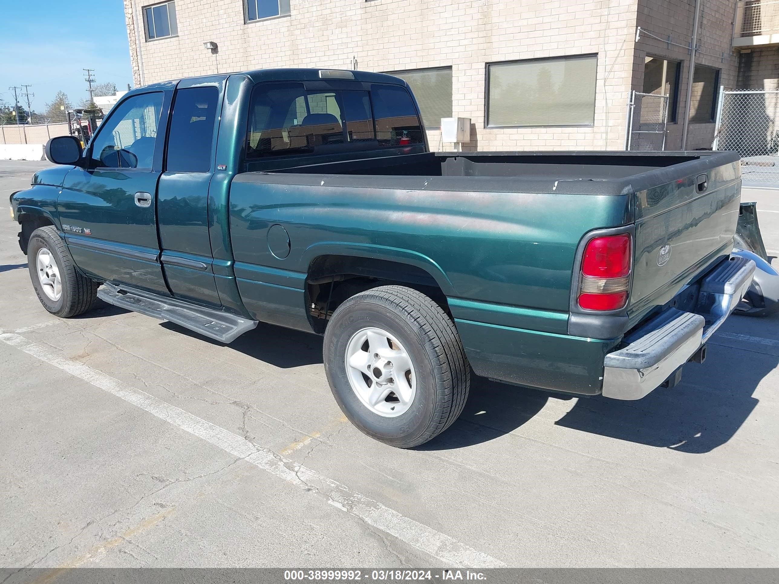 Photo 2 VIN: 3B7HC13Y21M554186 - DODGE RAM 