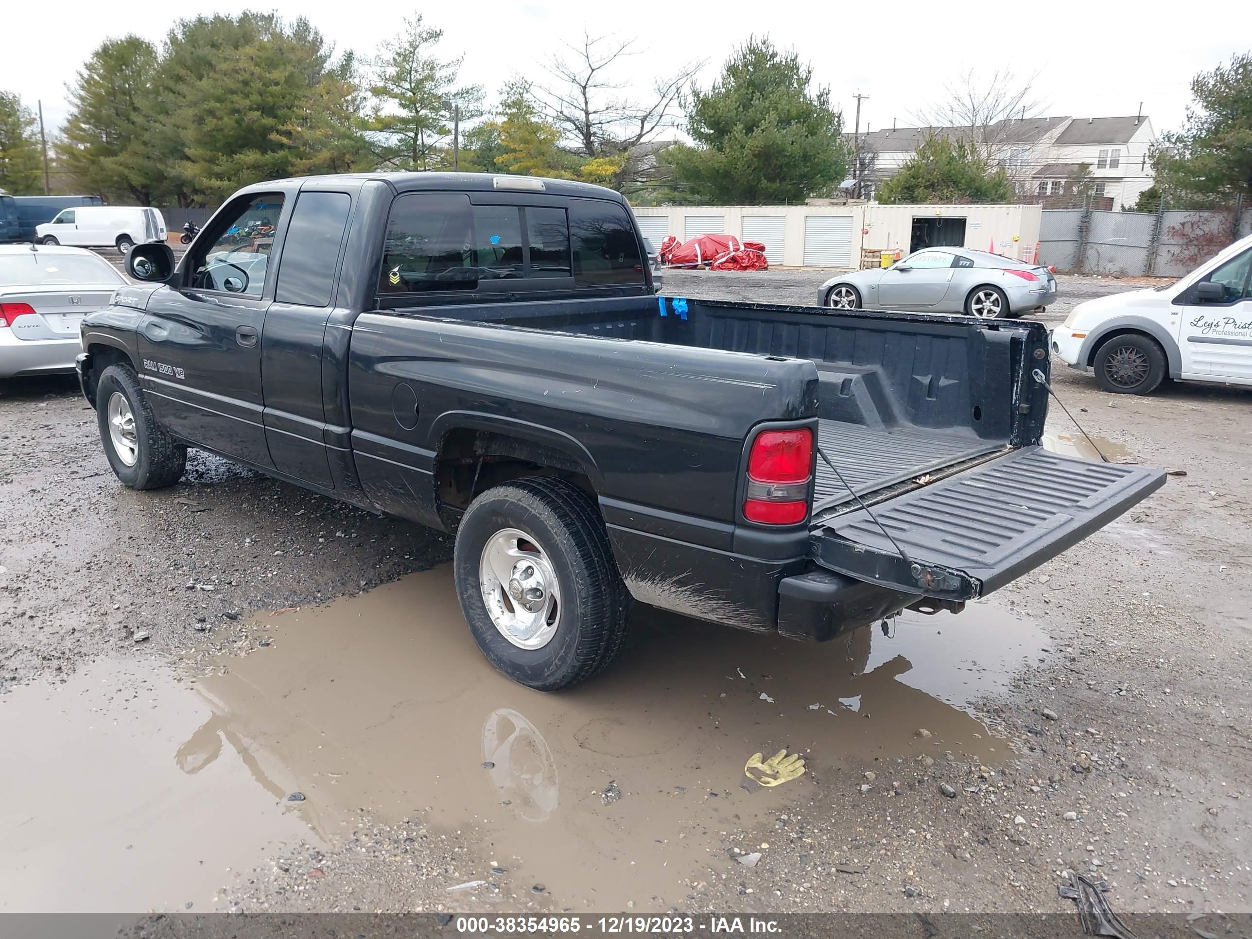 Photo 2 VIN: 3B7HC13Y2XG238469 - DODGE RAM 