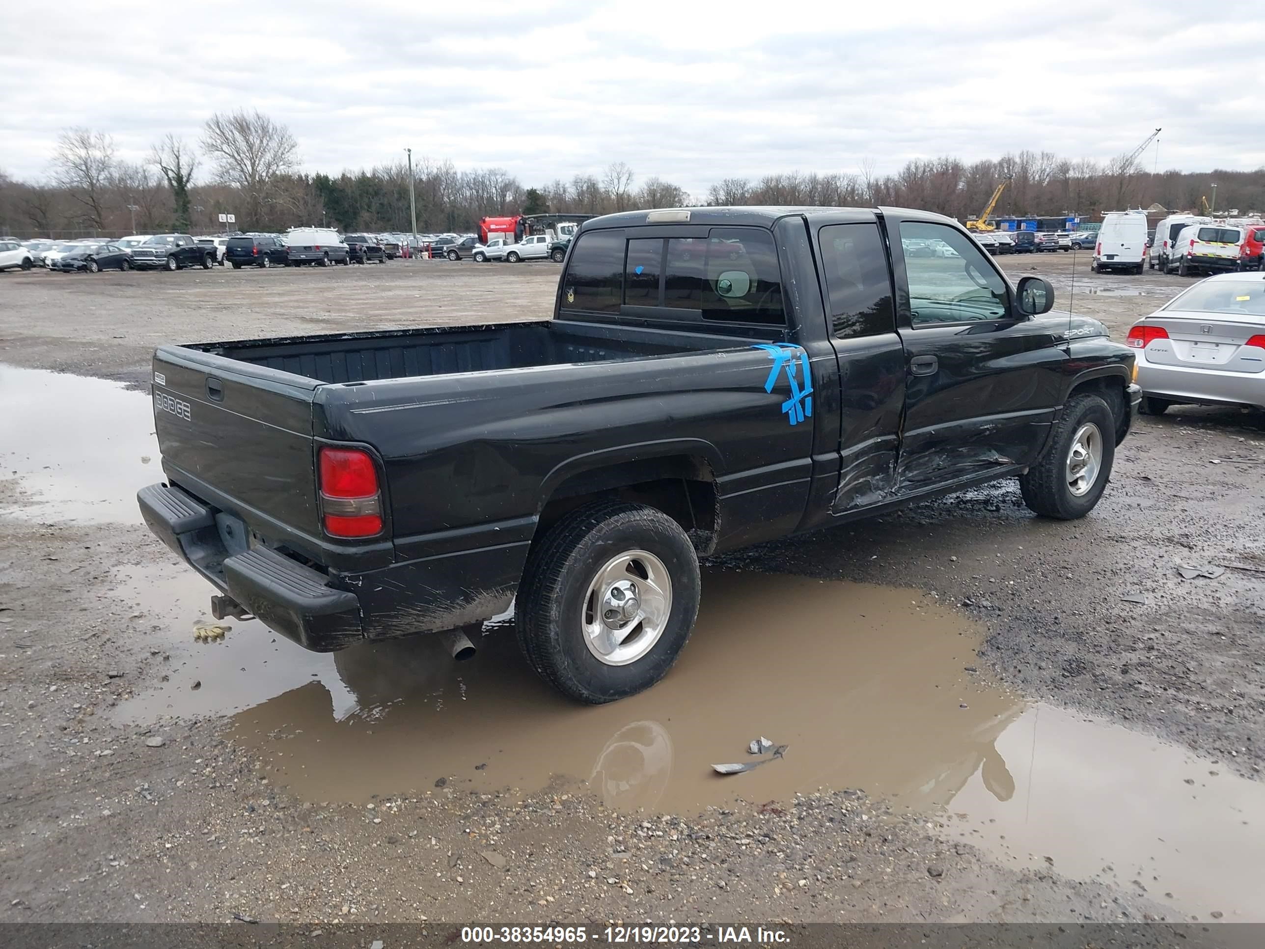 Photo 3 VIN: 3B7HC13Y2XG238469 - DODGE RAM 