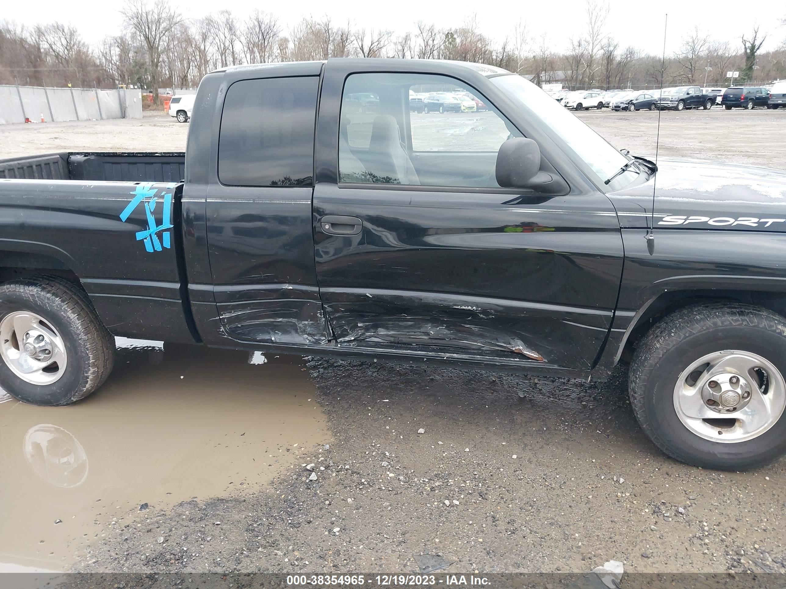 Photo 5 VIN: 3B7HC13Y2XG238469 - DODGE RAM 