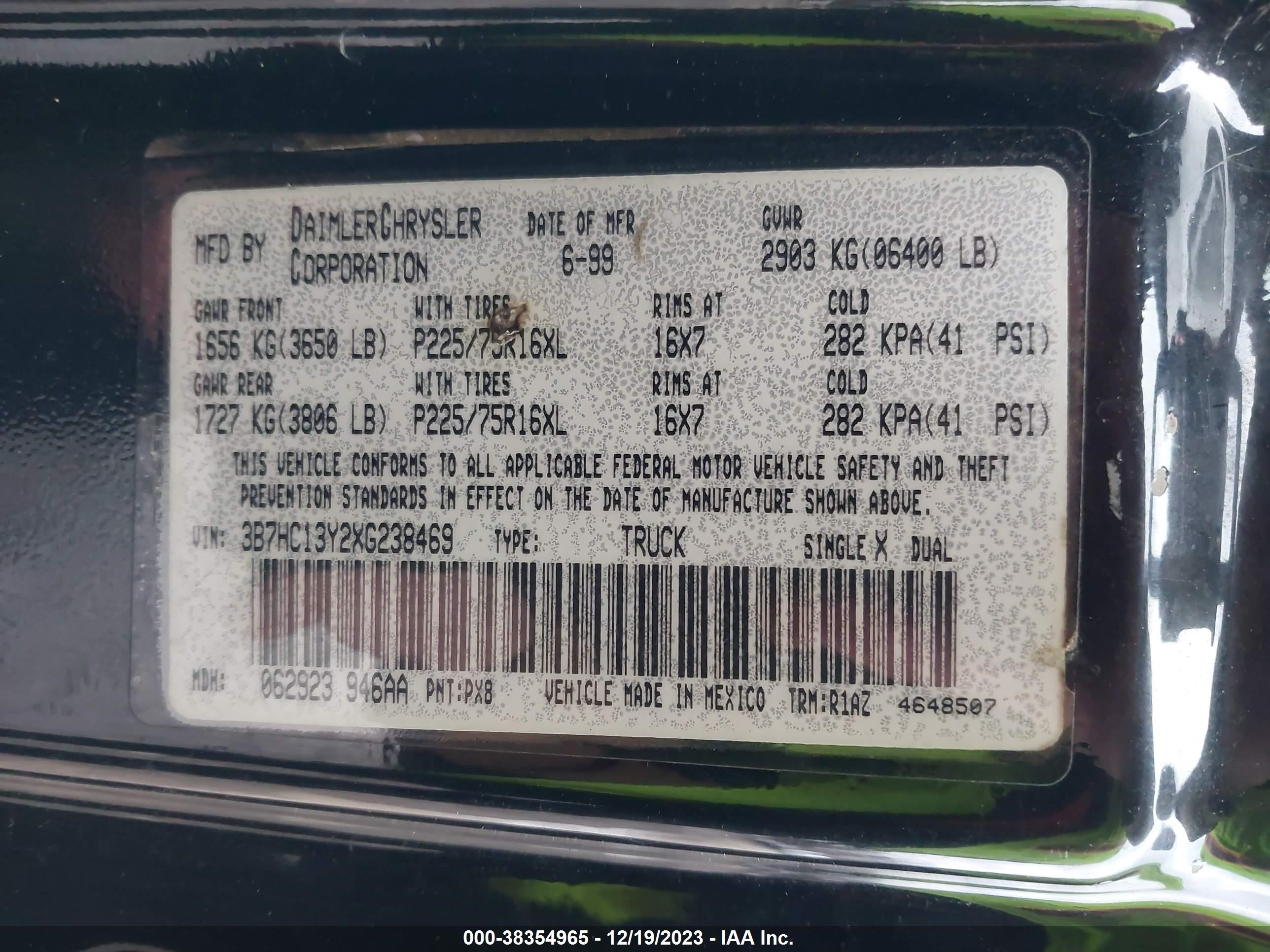 Photo 8 VIN: 3B7HC13Y2XG238469 - DODGE RAM 