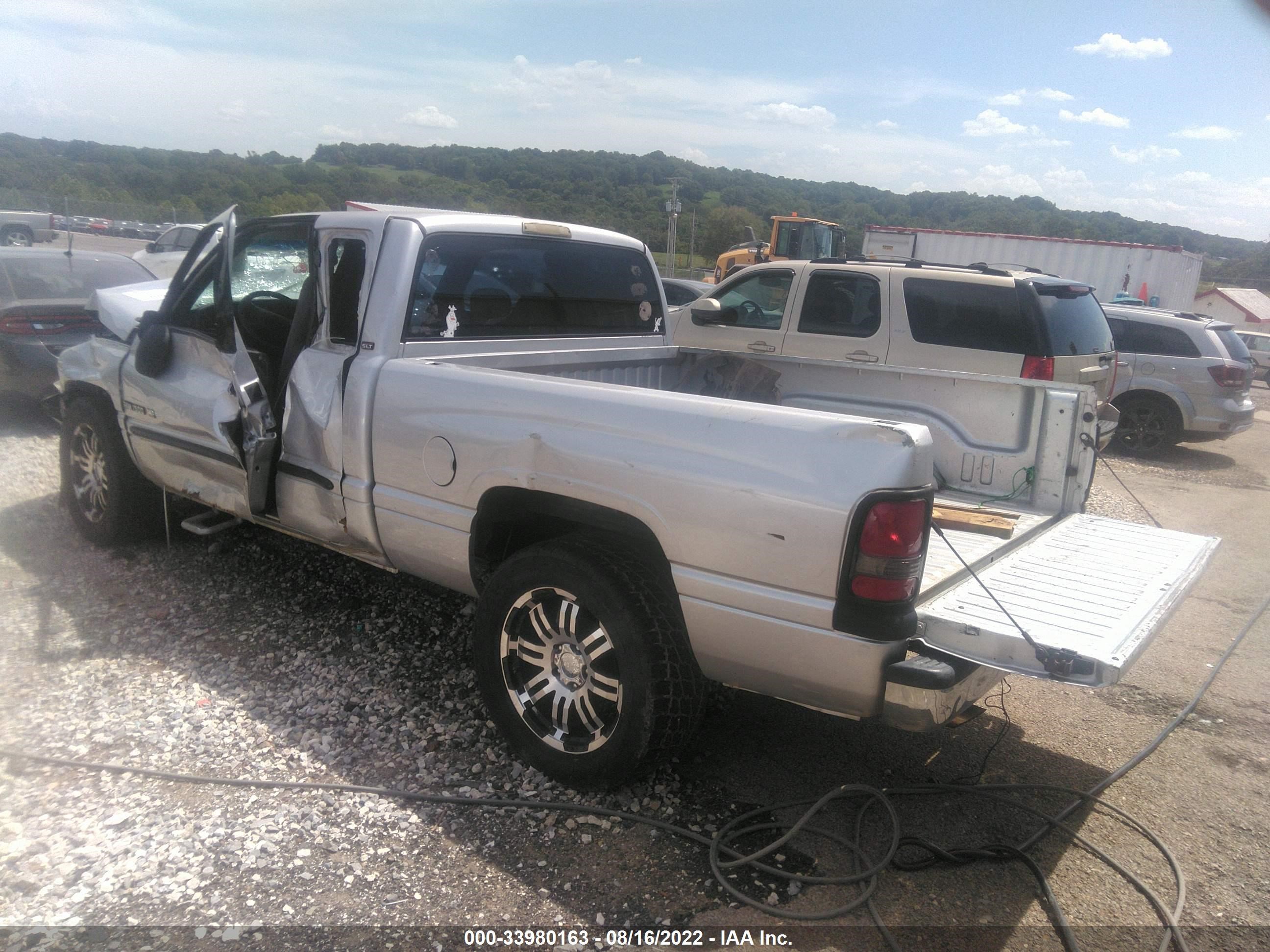 Photo 2 VIN: 3B7HC13Y31G803903 - DODGE RAM 