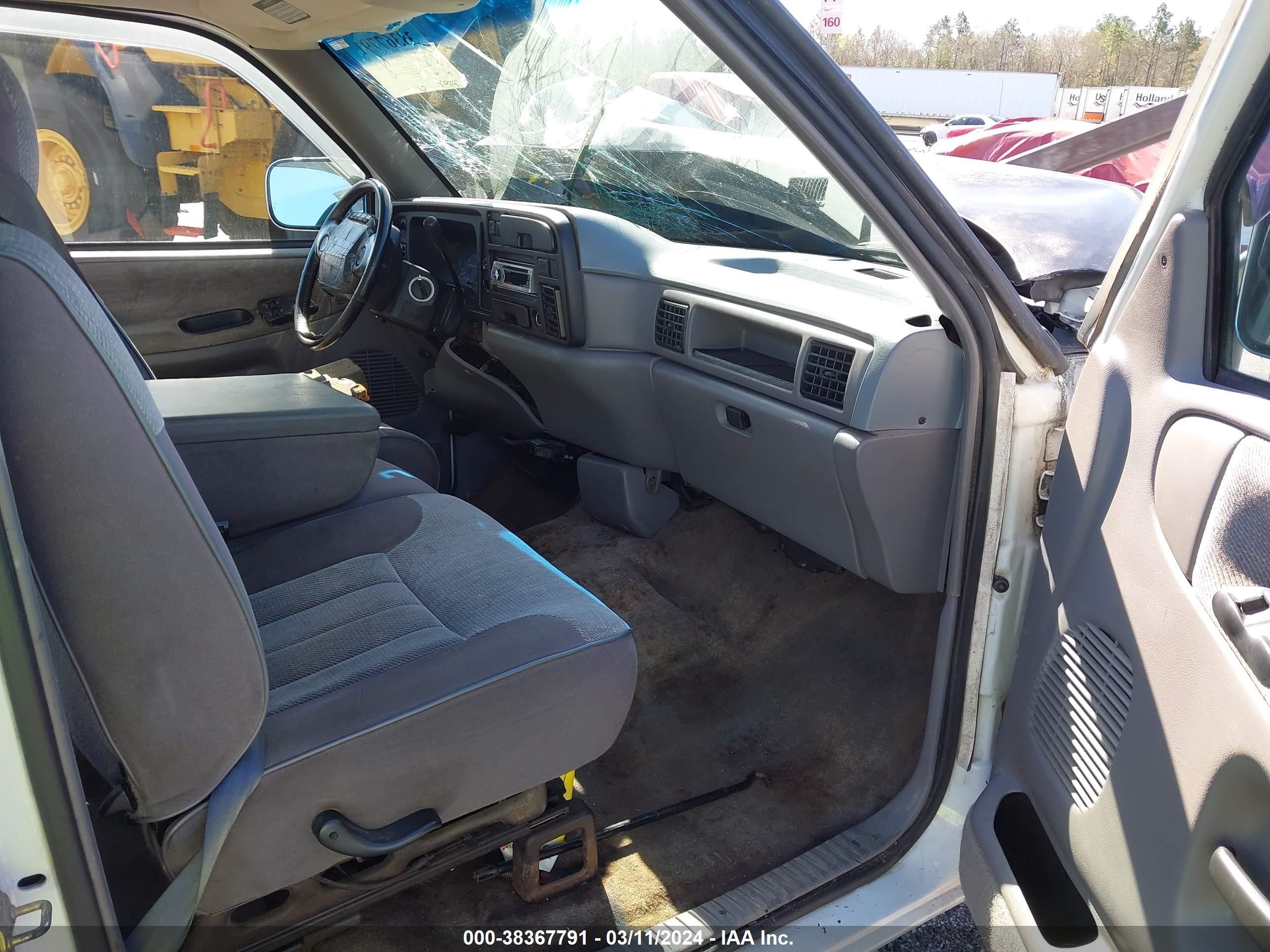 Photo 4 VIN: 3B7HC13Y3TG120067 - DODGE RAM 