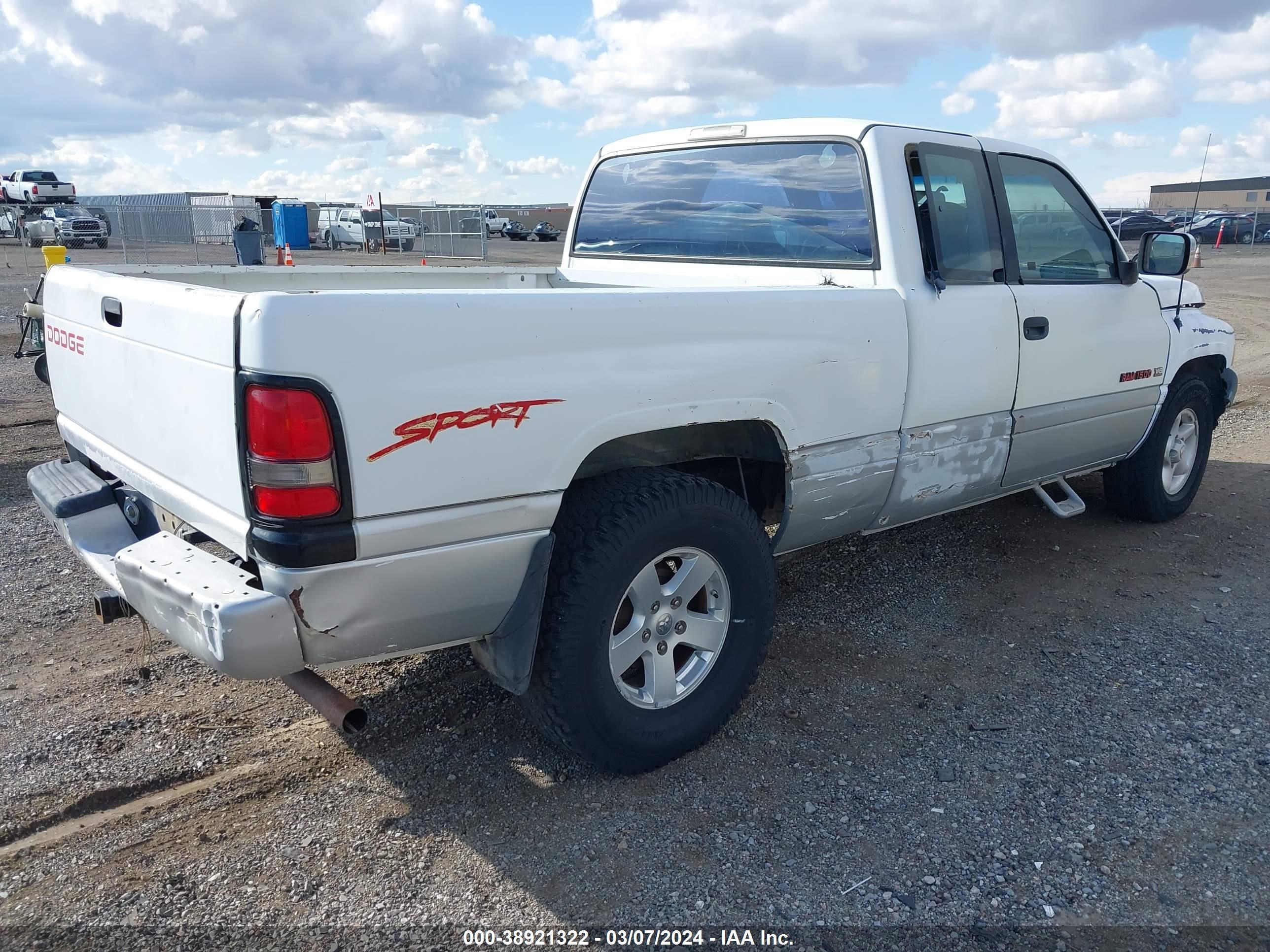 Photo 3 VIN: 3B7HC13Y3VG718775 - DODGE RAM 