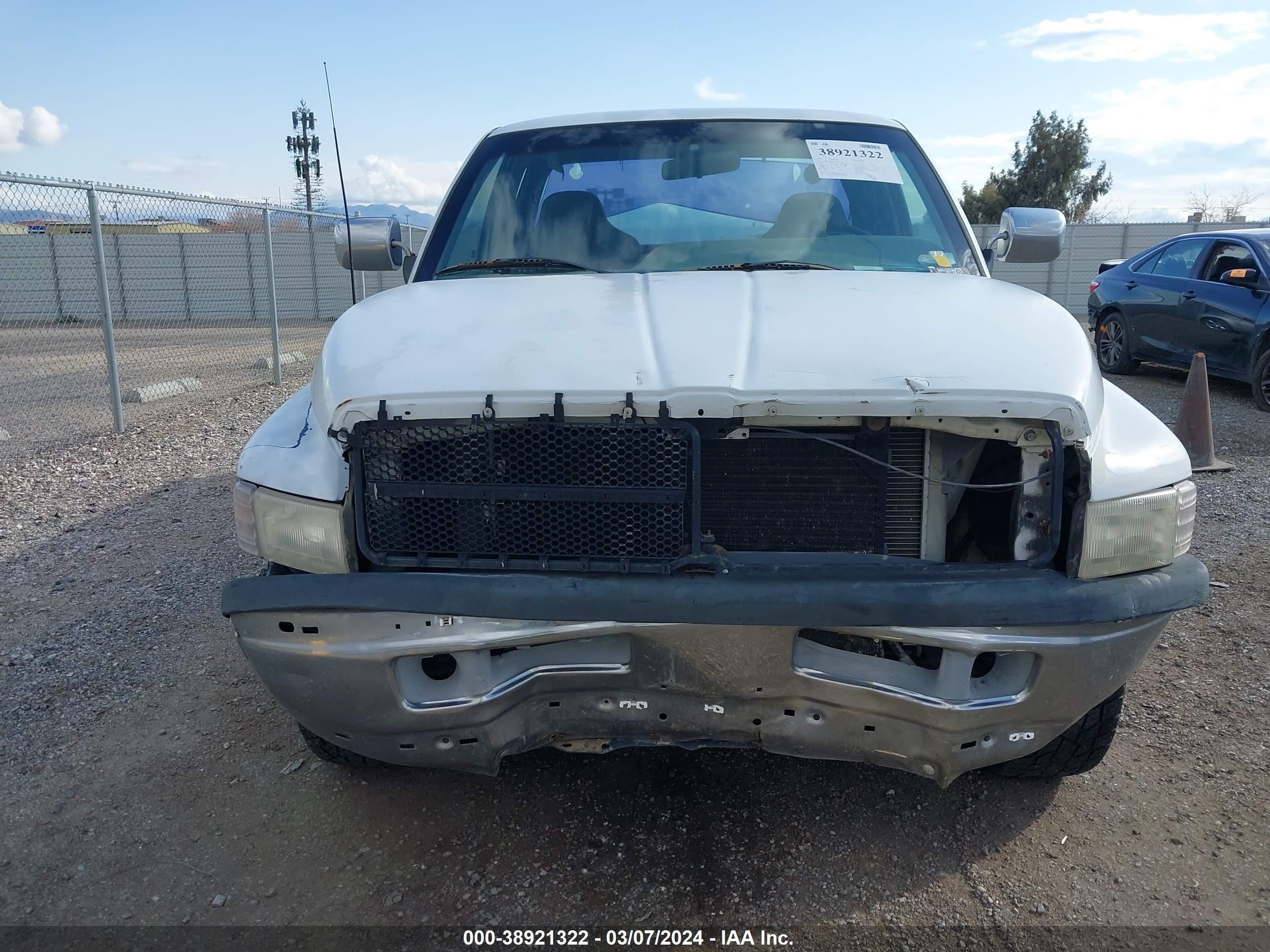 Photo 5 VIN: 3B7HC13Y3VG718775 - DODGE RAM 