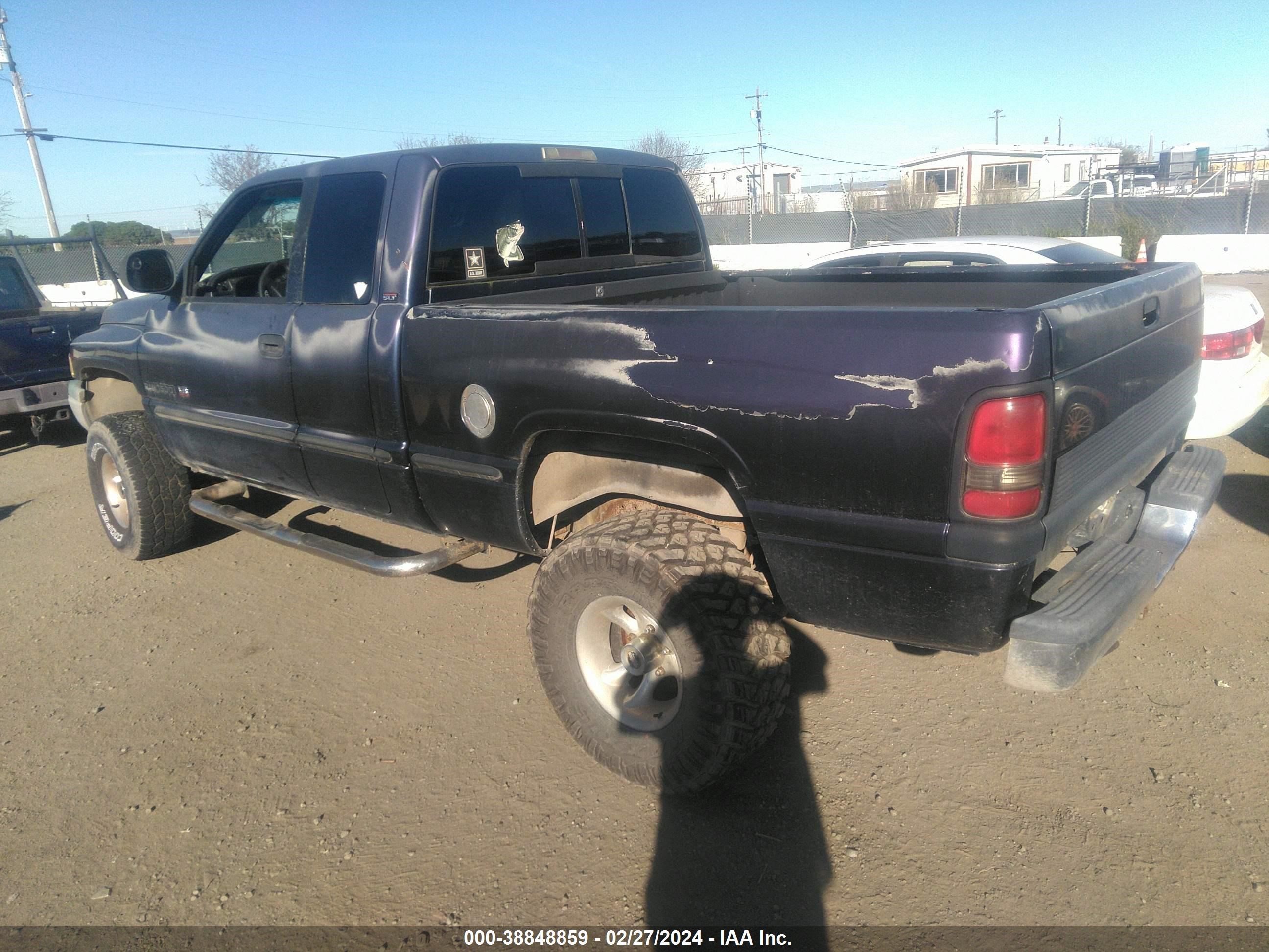 Photo 2 VIN: 3B7HC13Y3XM557364 - DODGE RAM 