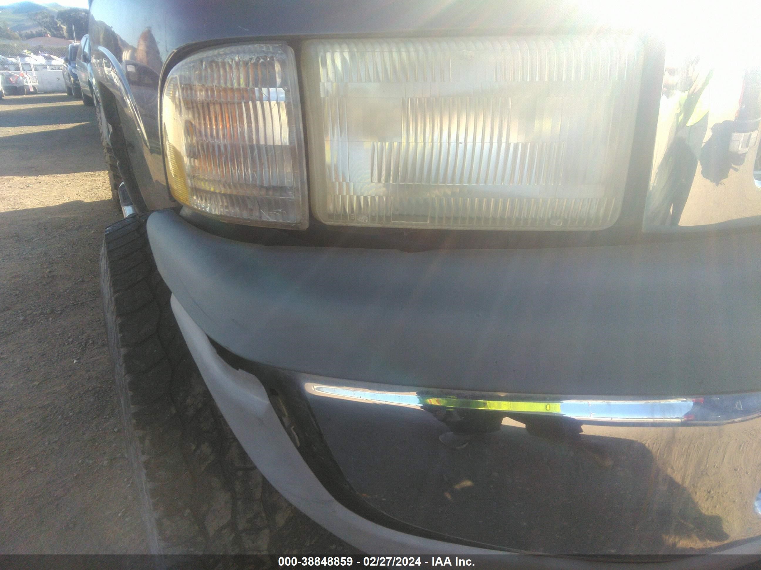 Photo 5 VIN: 3B7HC13Y3XM557364 - DODGE RAM 