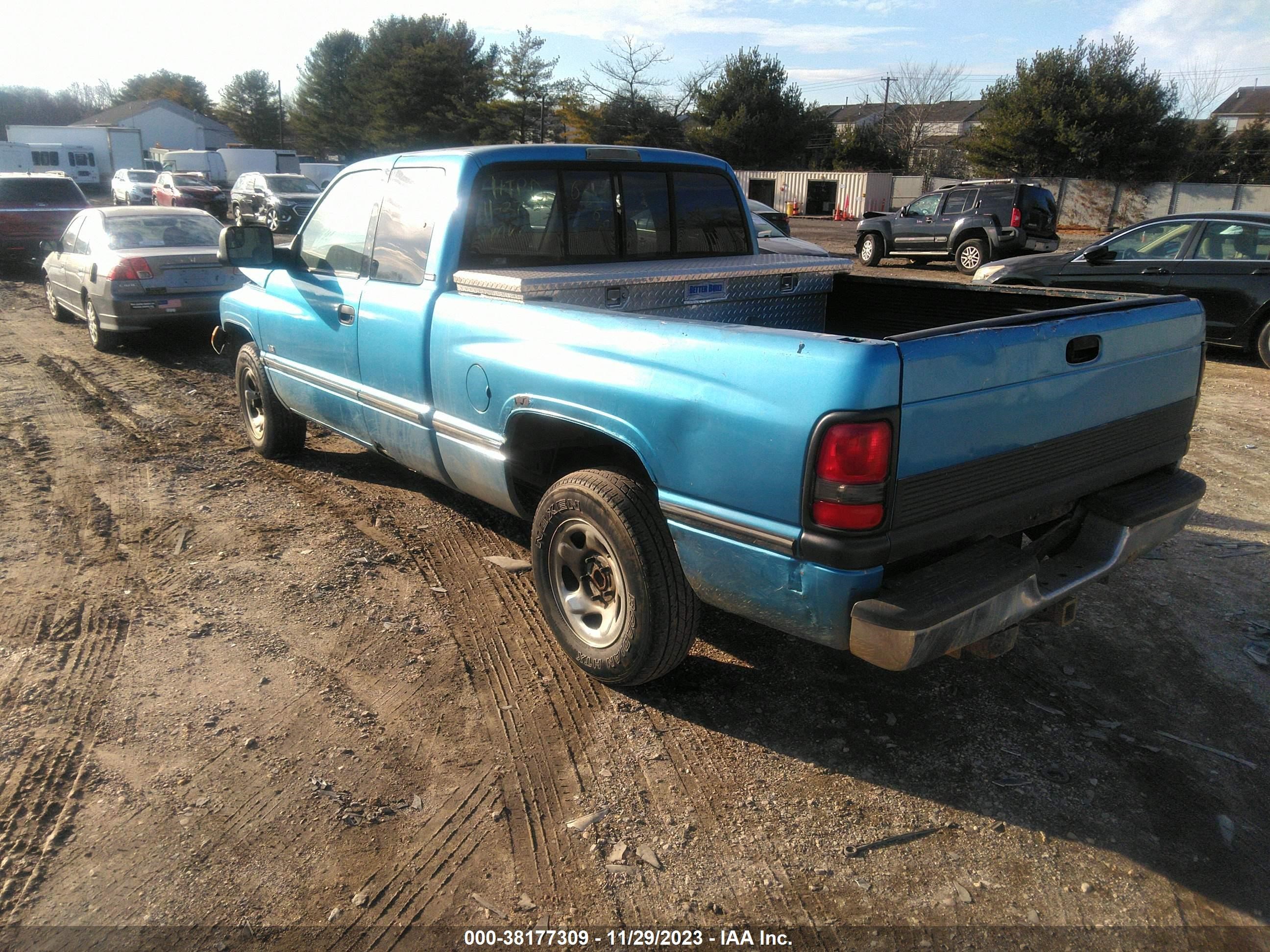 Photo 2 VIN: 3B7HC13Y5VG837590 - DODGE RAM 