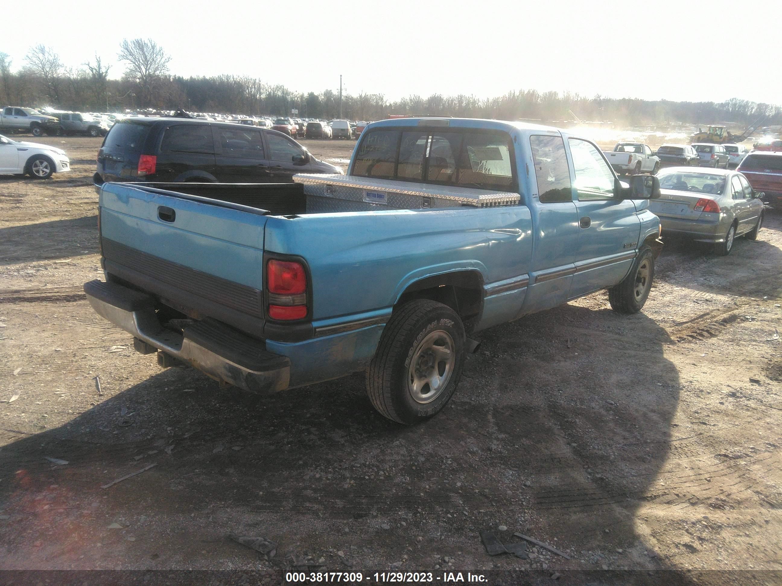 Photo 3 VIN: 3B7HC13Y5VG837590 - DODGE RAM 