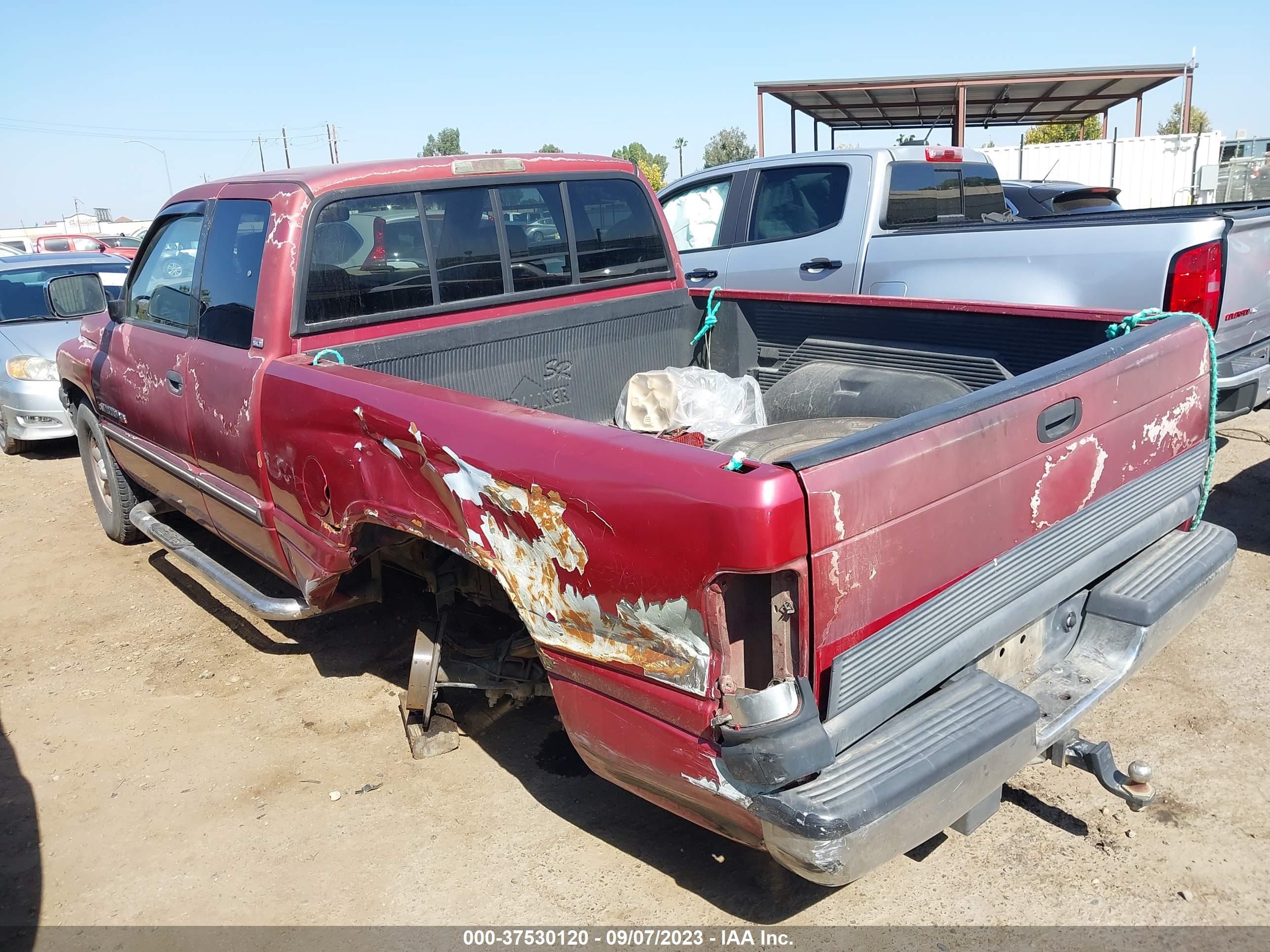 Photo 2 VIN: 3B7HC13Y7VG737832 - DODGE RAM 