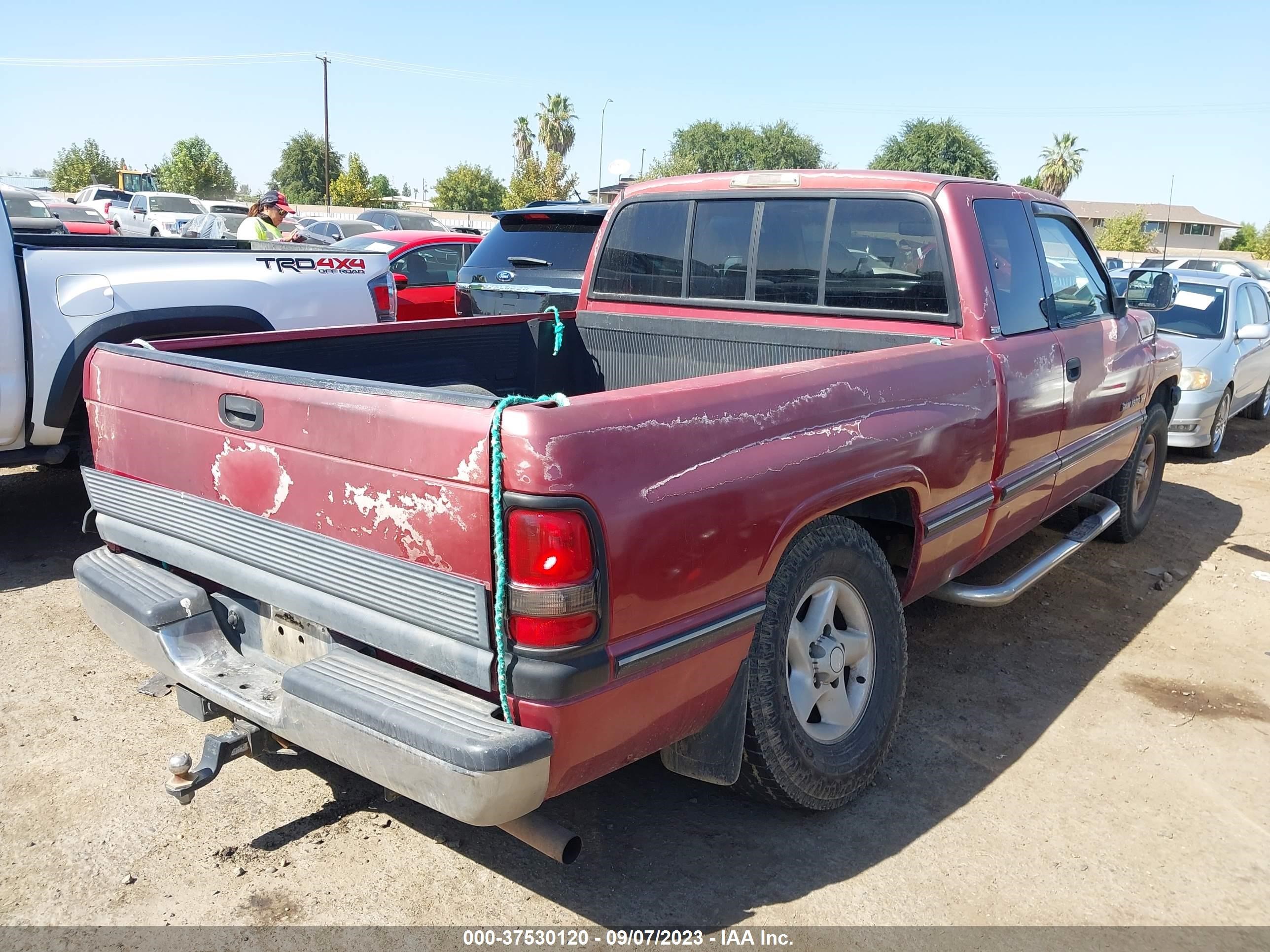 Photo 3 VIN: 3B7HC13Y7VG737832 - DODGE RAM 