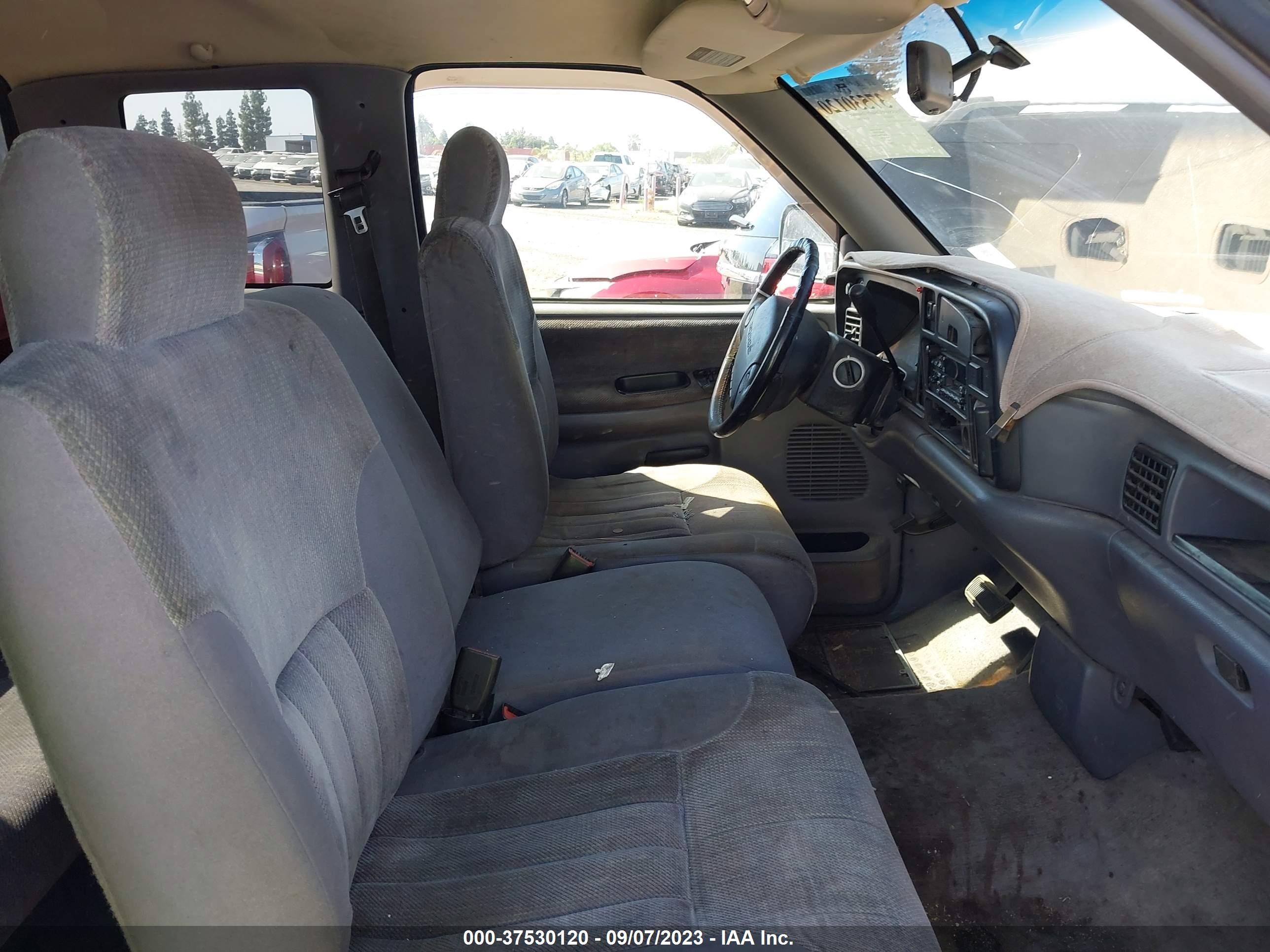 Photo 4 VIN: 3B7HC13Y7VG737832 - DODGE RAM 