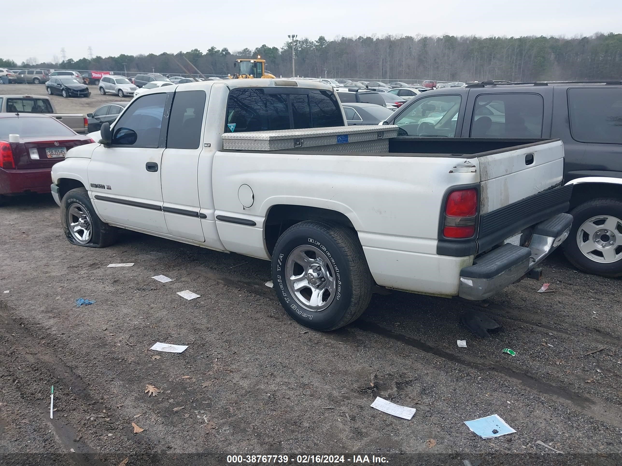 Photo 2 VIN: 3B7HC13Y7WG160981 - DODGE RAM 