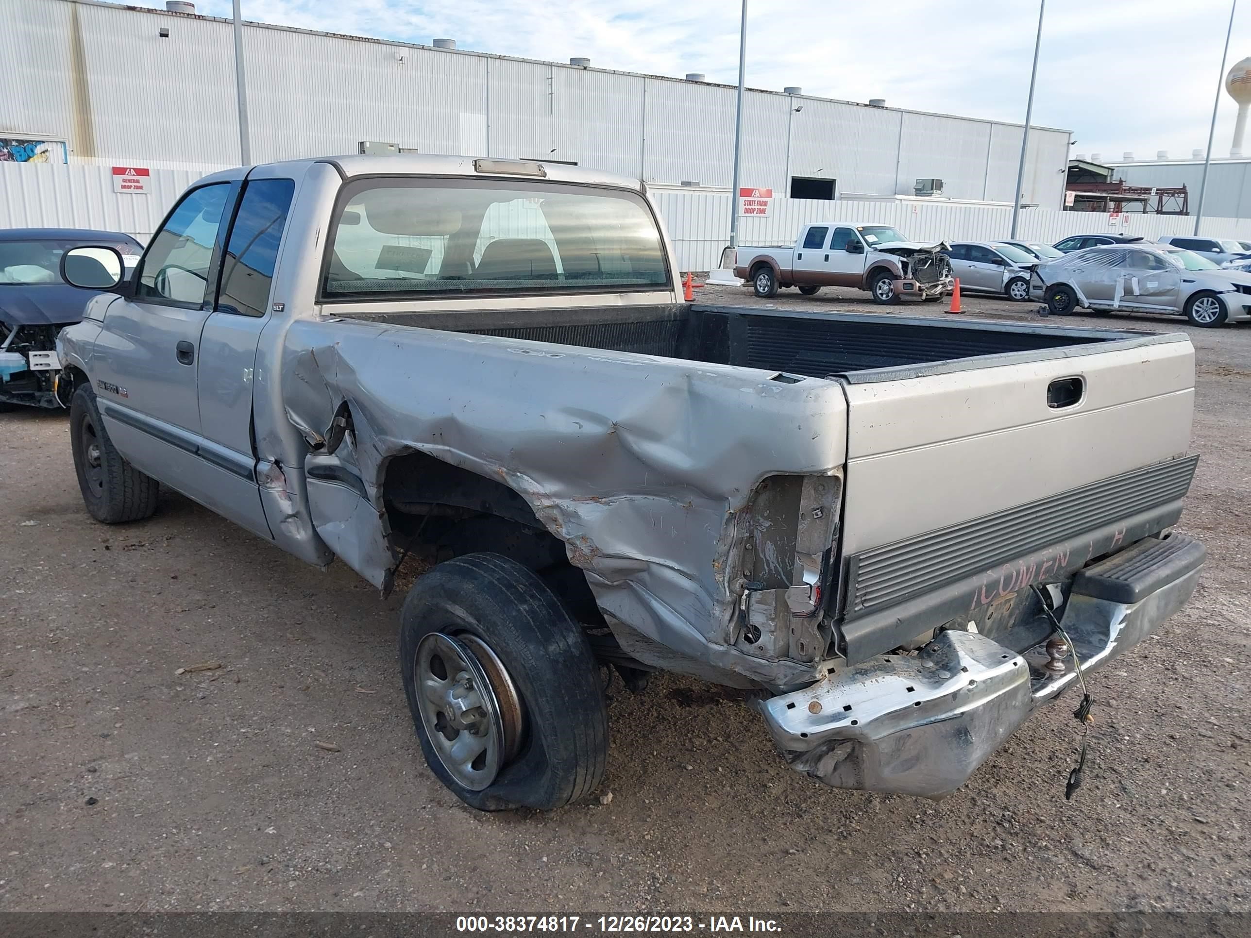 Photo 2 VIN: 3B7HC13Y7WG181068 - DODGE RAM 