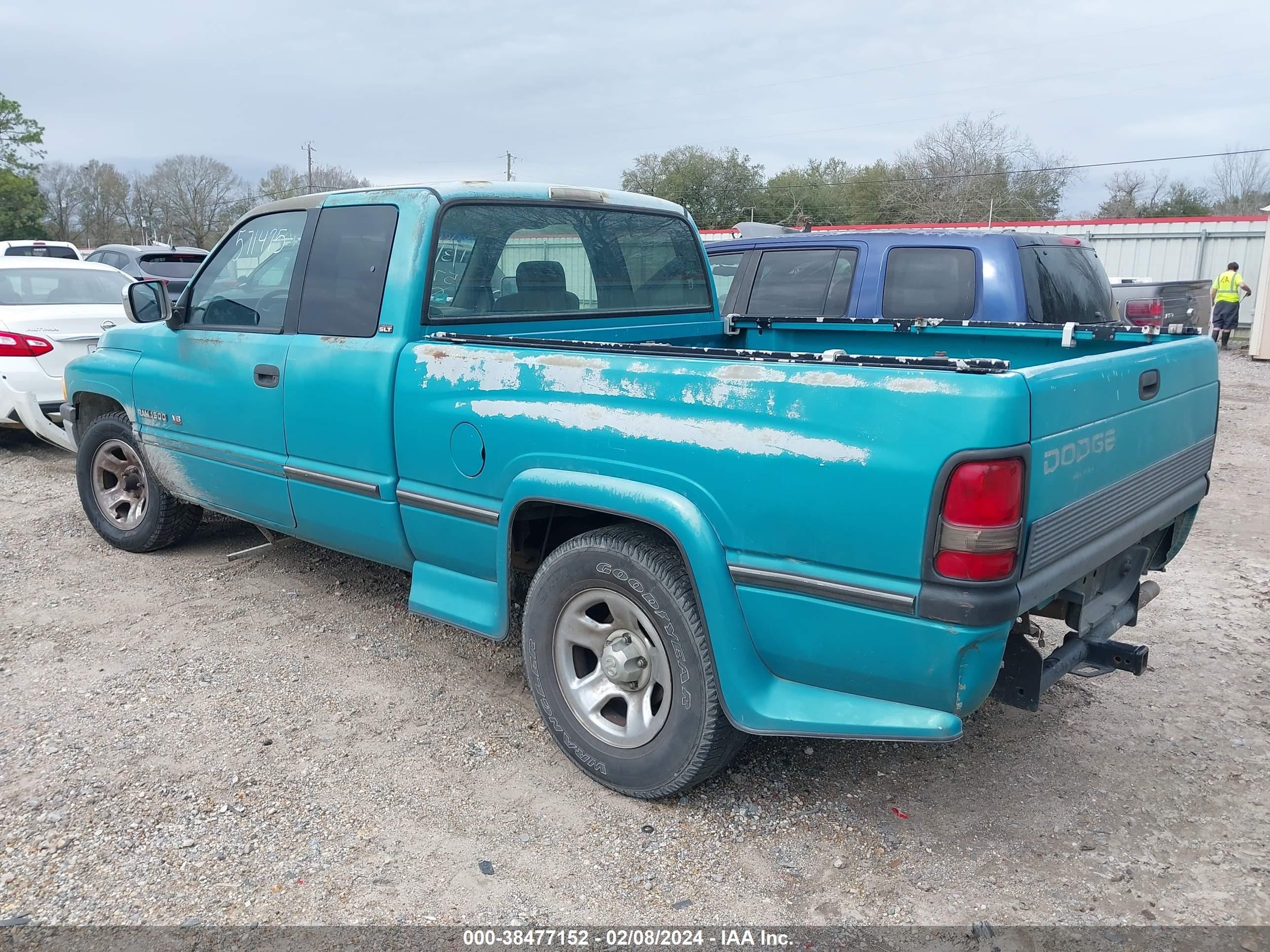 Photo 2 VIN: 3B7HC13Y9VM571475 - DODGE RAM 